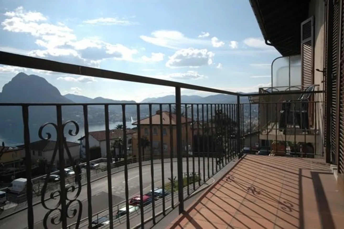 APPARTAMENTO 3.5 DUPLEX CON MERAVIGLIOSA VISTA LAGO - Foto 3 di 13