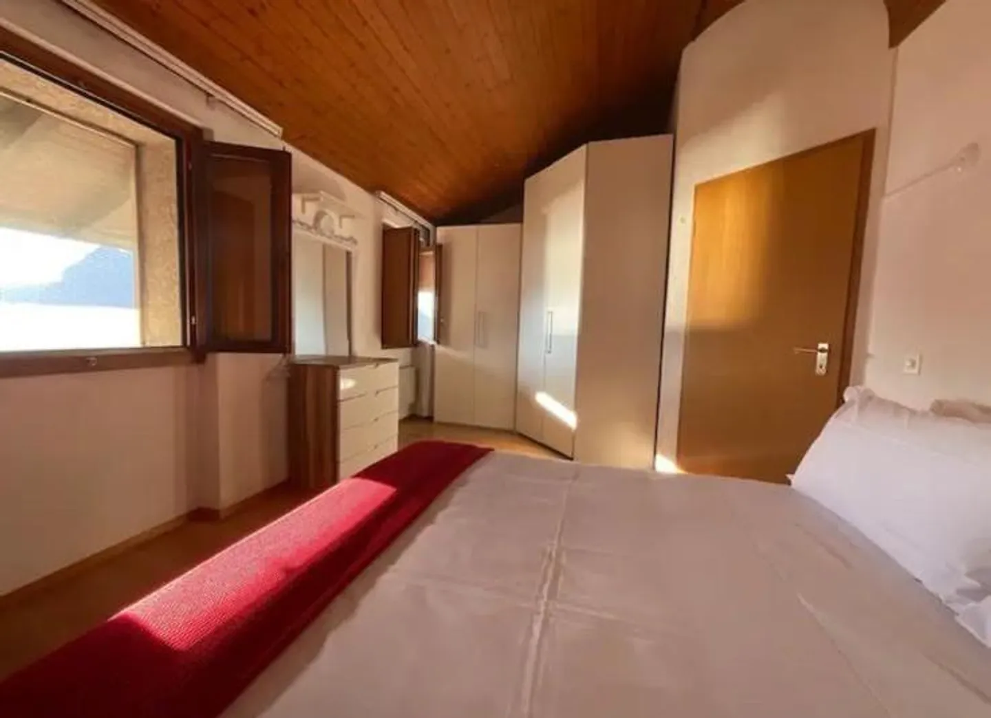 APPARTAMENTO 3.5 DUPLEX CON MERAVIGLIOSA VISTA LAGO - Foto 8 di 13