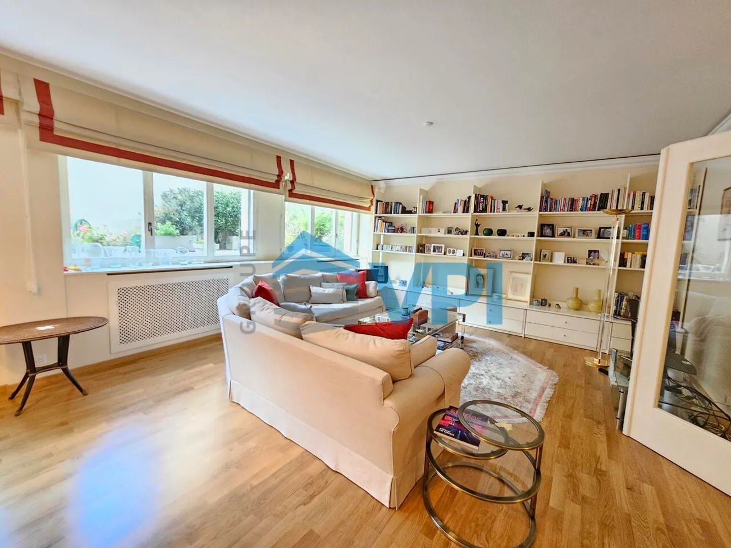 Spacieux Appartement de 6 Pièces au coeur des Eaux-Vives - Photo 3 sur 10