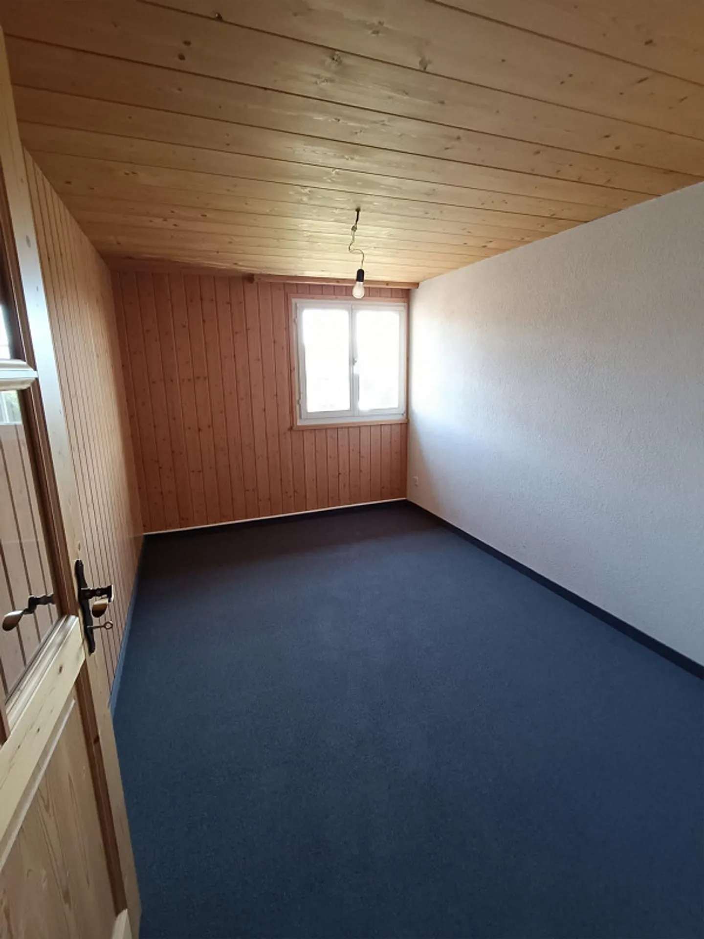 Charming apartment in a quiet location - Photo 8 of 12