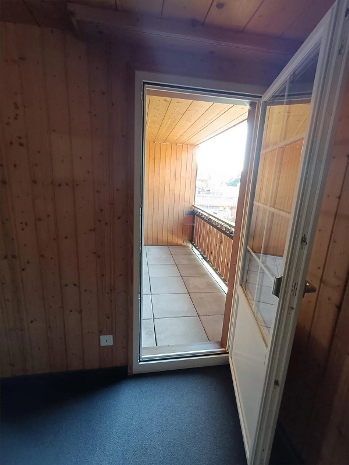 Charming apartment in a quiet location - Photo 9 of 12