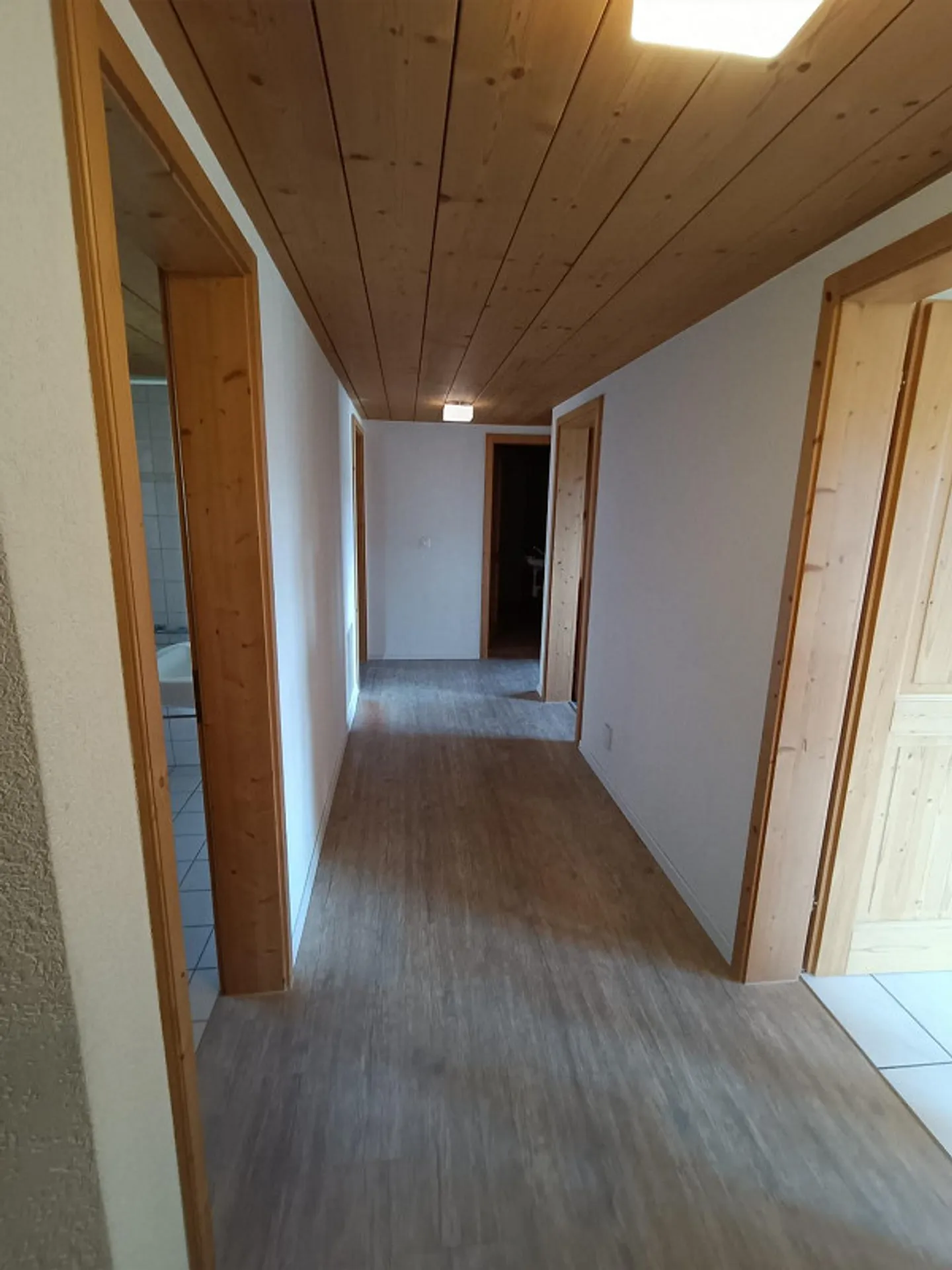 Charming apartment in a quiet location - Photo 10 of 12