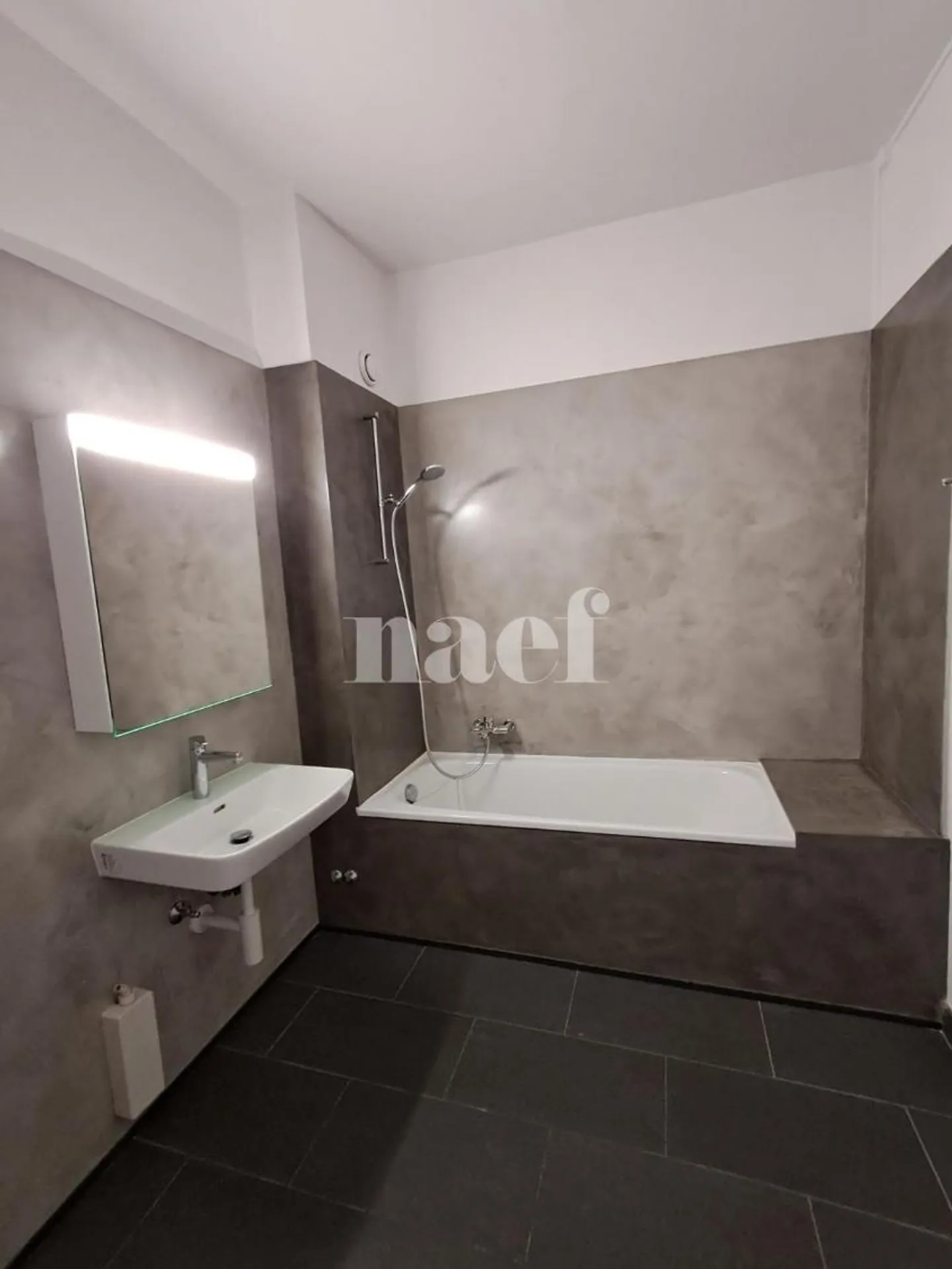 Appartement avec 3 chambres et charme rénové - Photo 5 sur 12