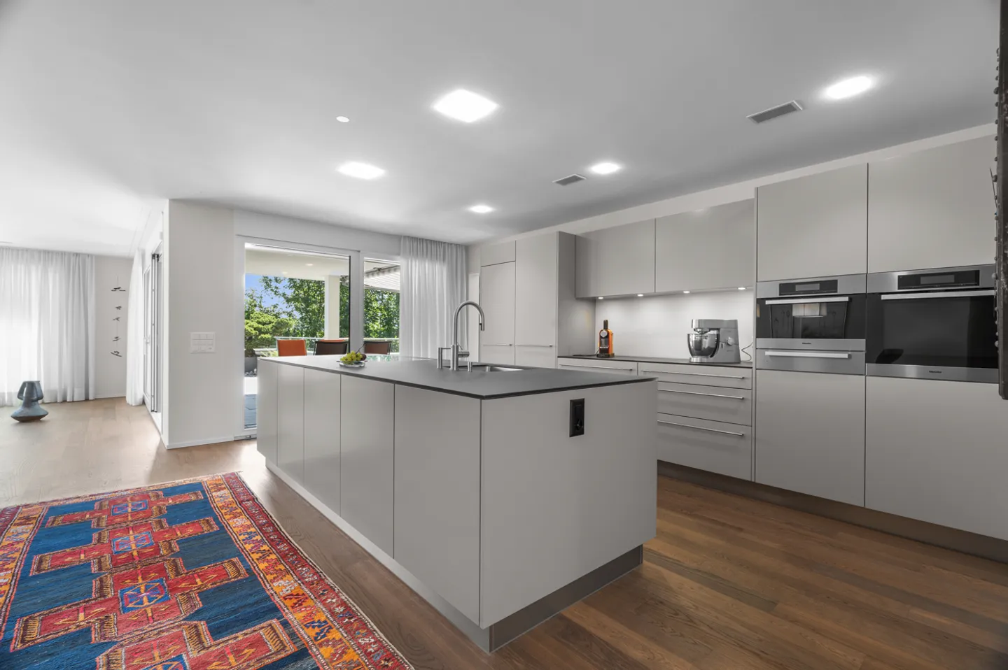 Appartamento elegante, grande e di alta qualità con 5.5 stanze in una posizione tranquilla - Foto 5 di 13