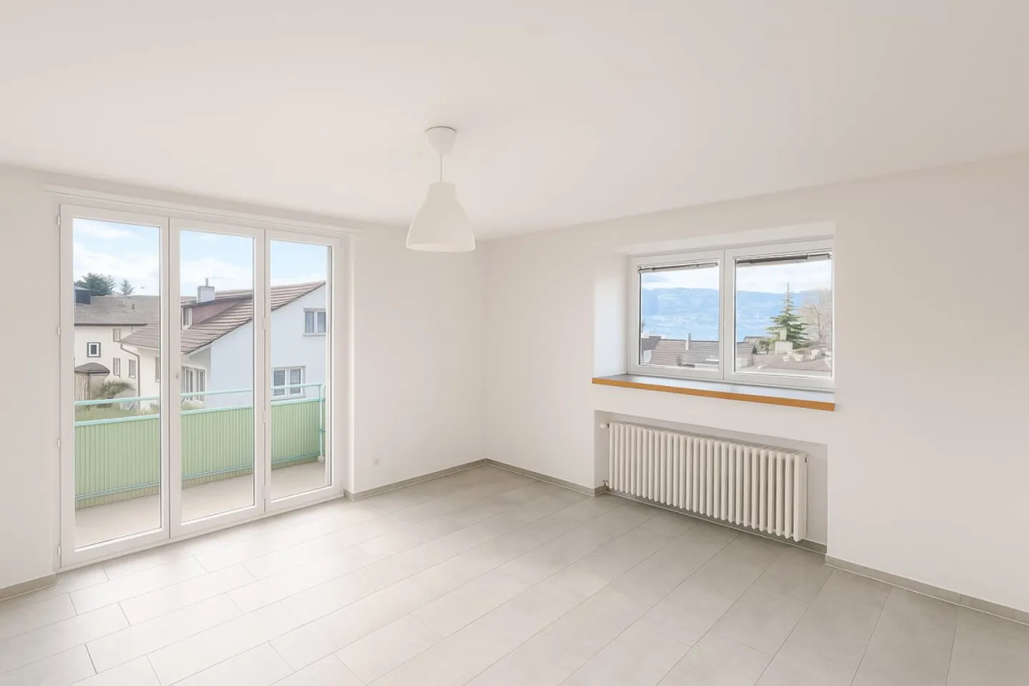 BALCON ENSOLEILLÉ AVEC VUE SUR LE UETLIBERG - Photo 2 sur 6