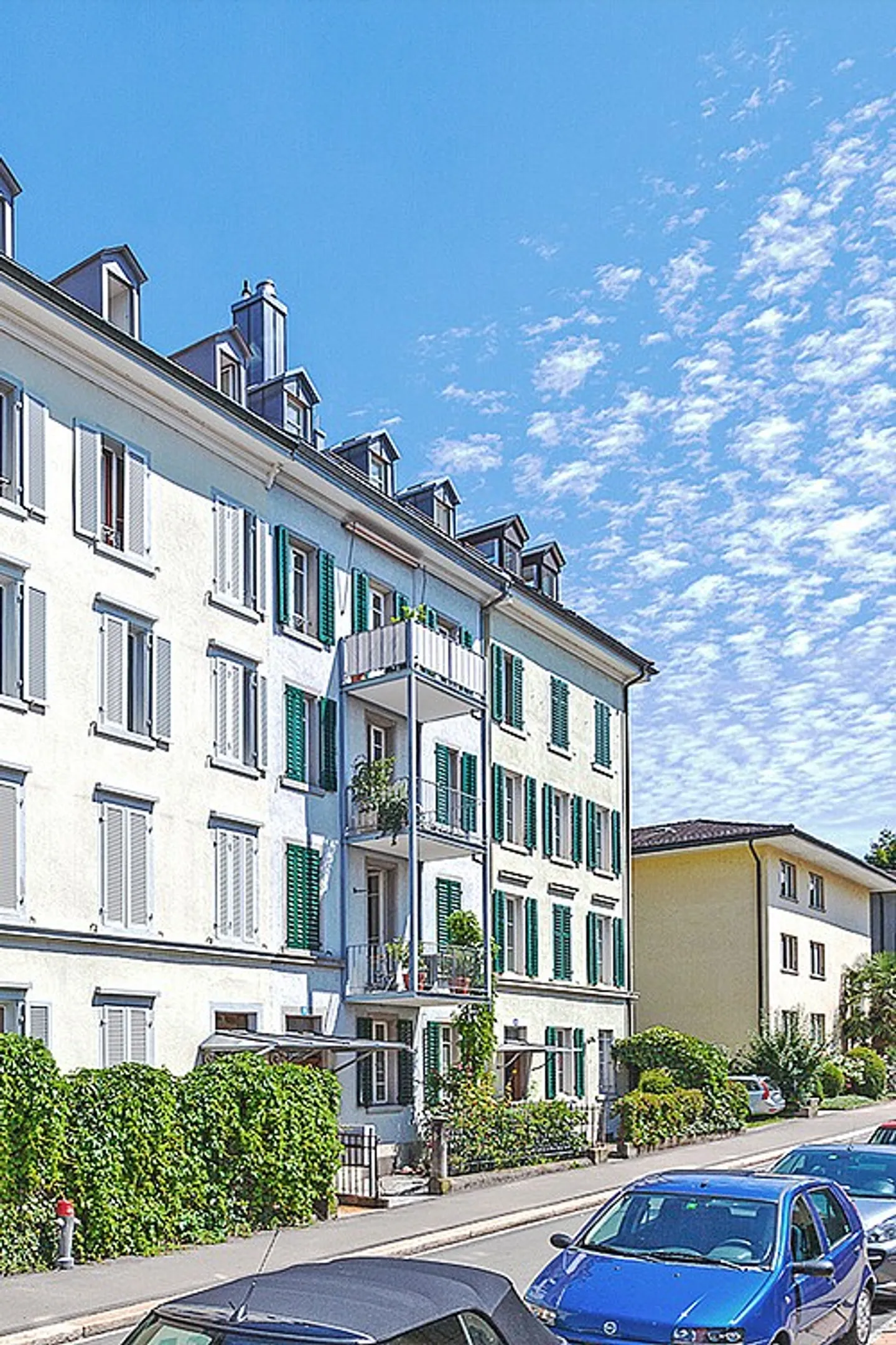 City Living at Kreuzplatz – furnished 1.5-room apartment - Photo 1 of 5