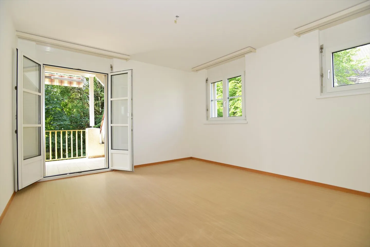 Spacious Apartment in Seen - Photo 7 of 8