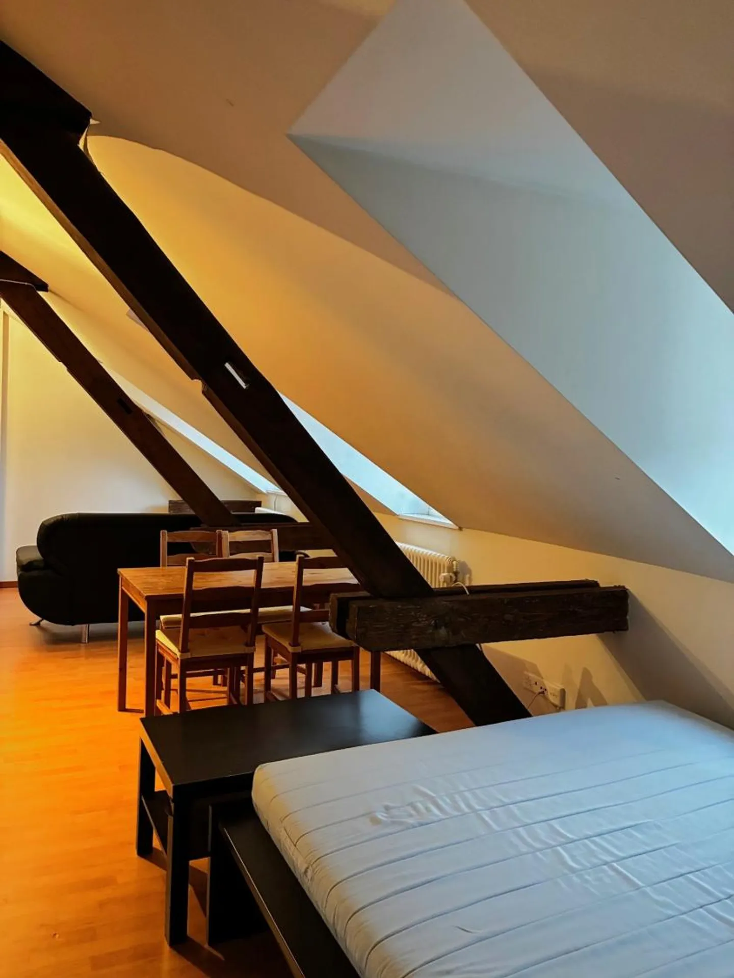 City Living at Kreuzplatz – furnished 1.5-room apartment - Photo 3 of 5