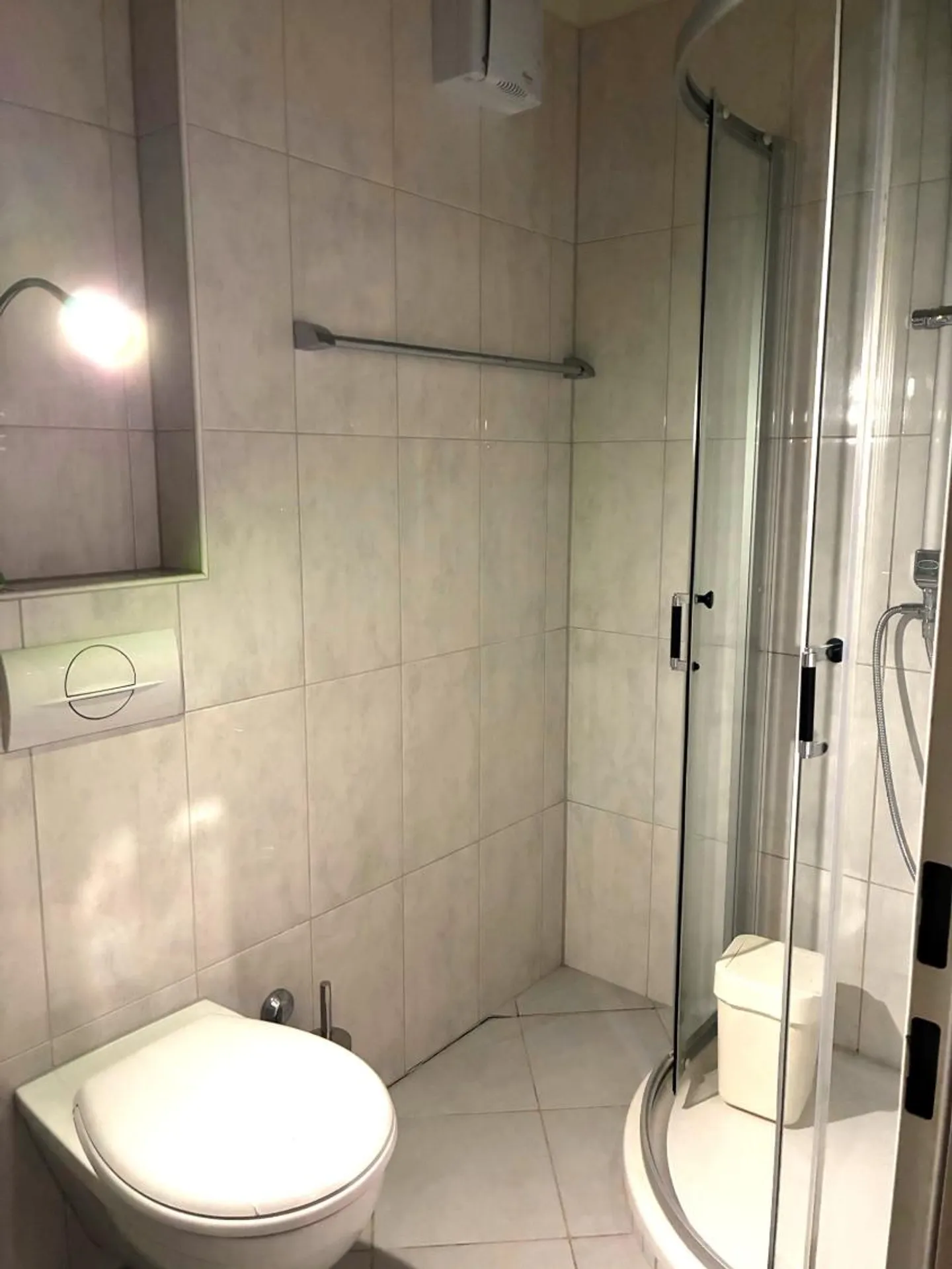 City Living at Kreuzplatz – furnished 1.5-room apartment - Photo 5 of 5