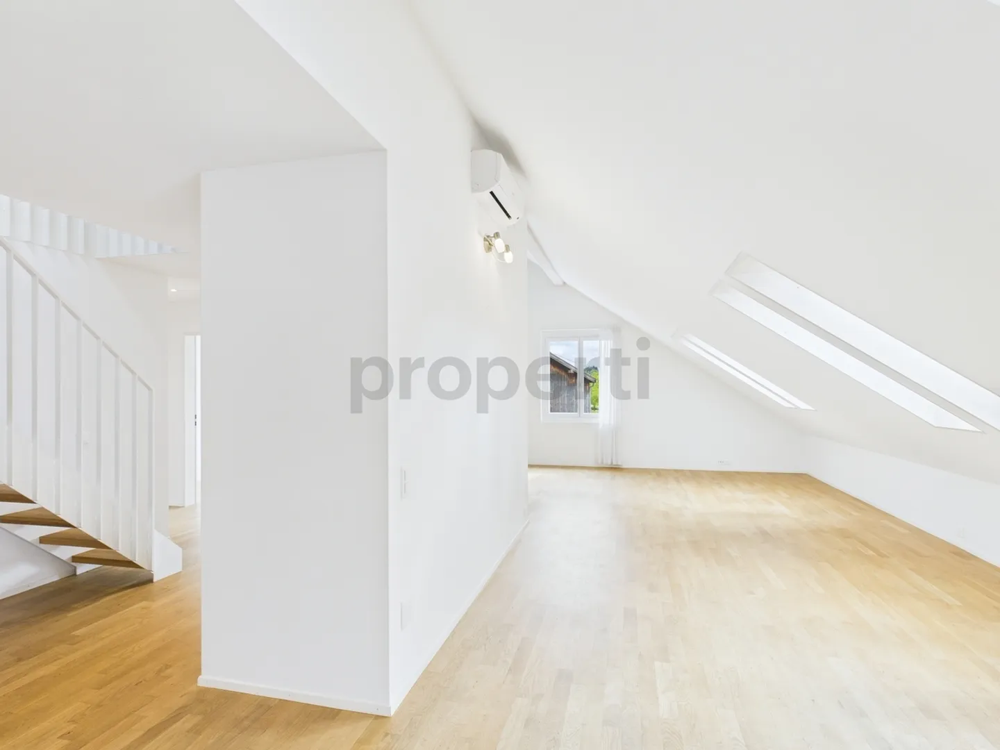 Dans la nature mais pourtant situé au centre, appartement moderne de 4,5 pièces au calme à Opfikon, ZH - Photo 1 sur 13