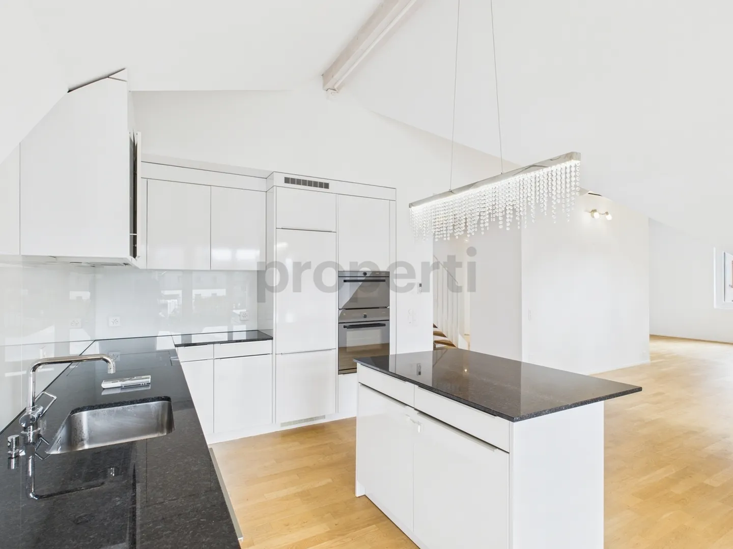 Dans la nature mais pourtant situé au centre, appartement moderne de 4,5 pièces au calme à Opfikon, ZH - Photo 2 sur 13