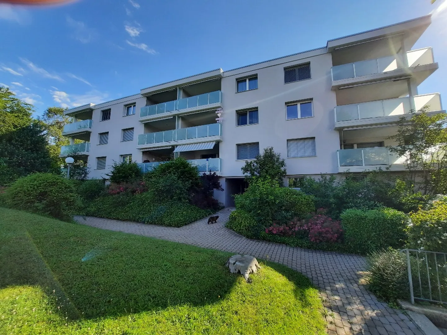 Apartment in a well-maintained property - Photo 2 of 5