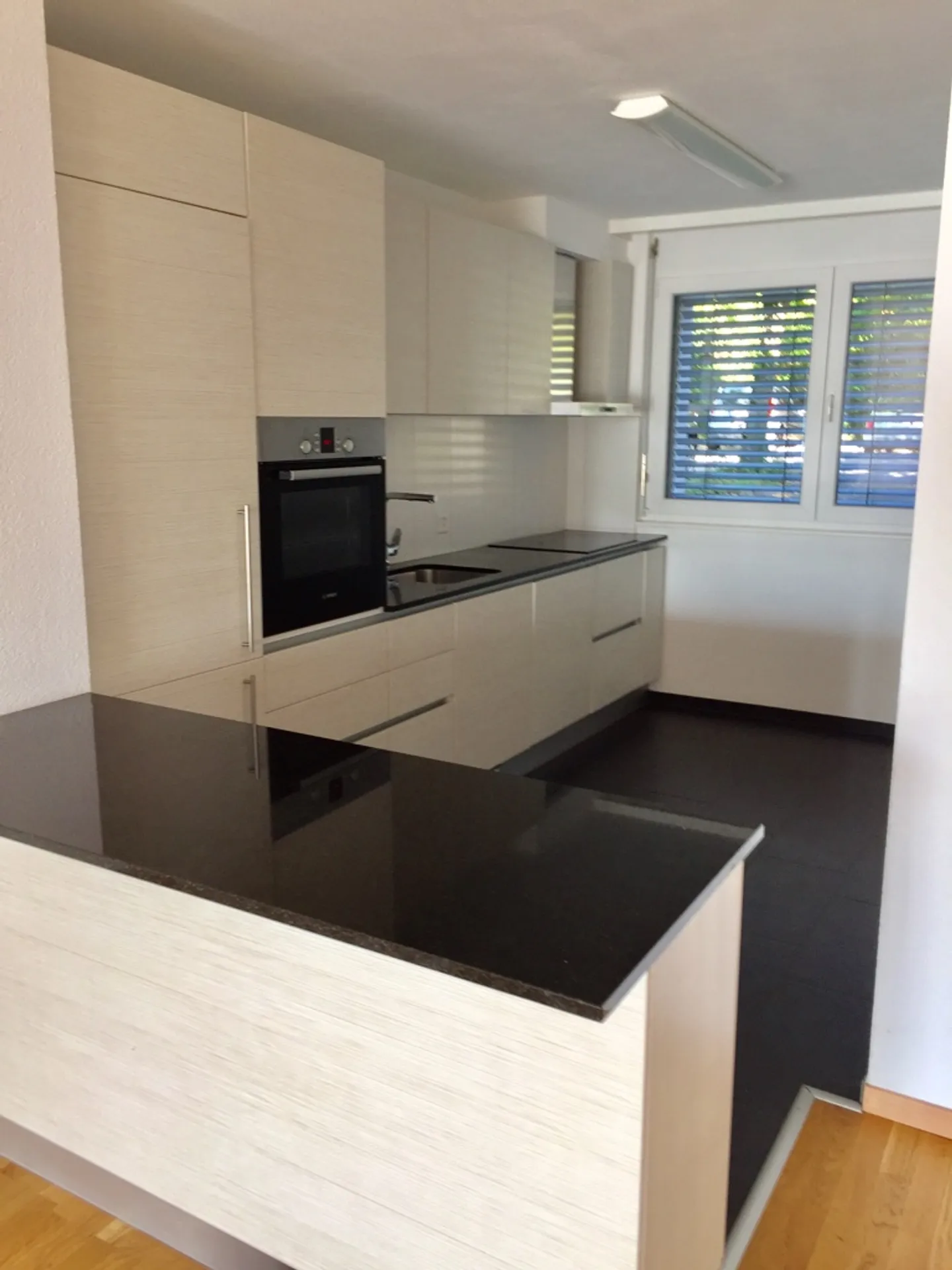 Apartment in a well-maintained property - Photo 3 of 5