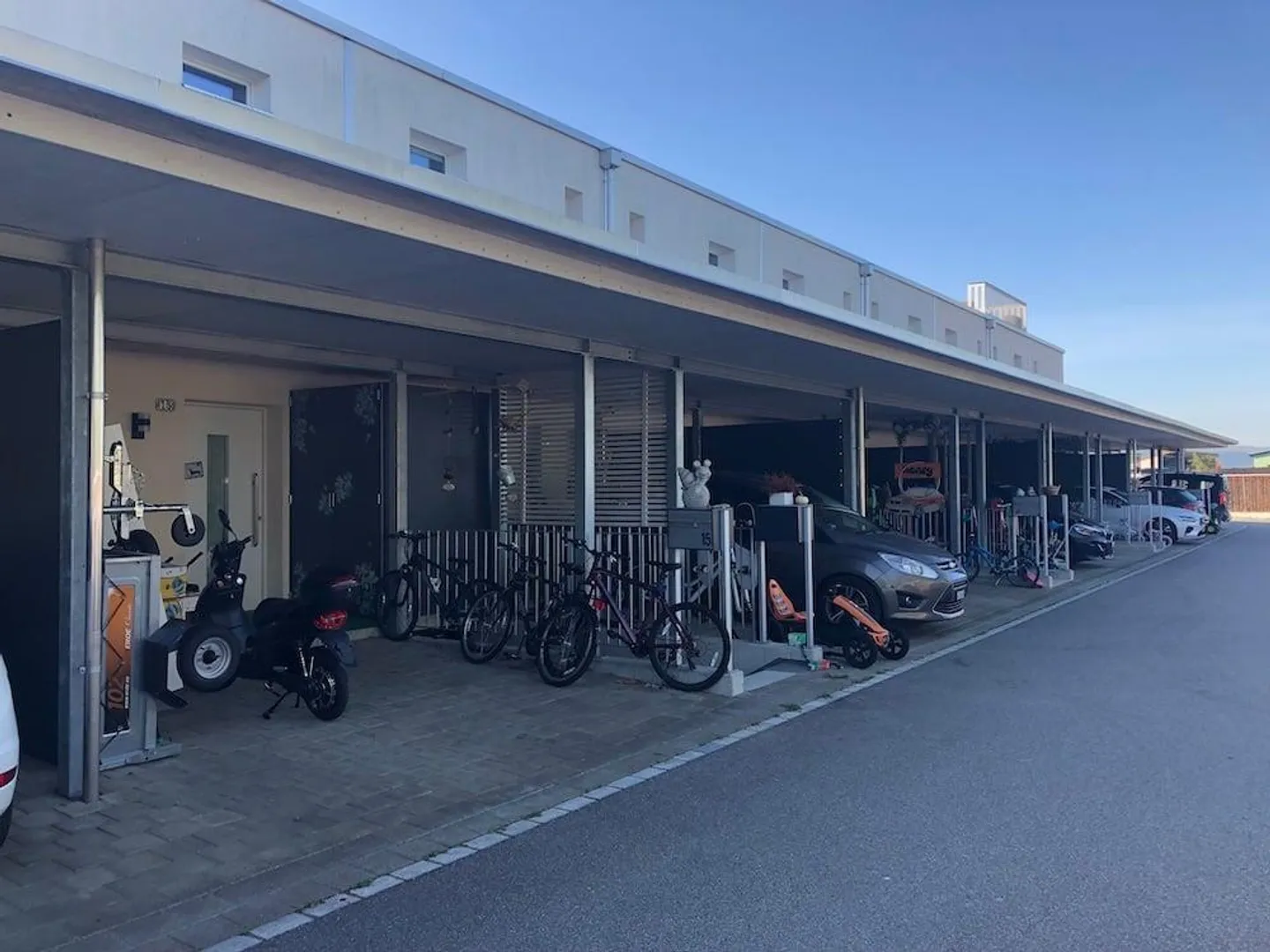 Modern Architecture: Single Family Home with 5.5 Rooms in a Quiet Location - Photo 3 of 11