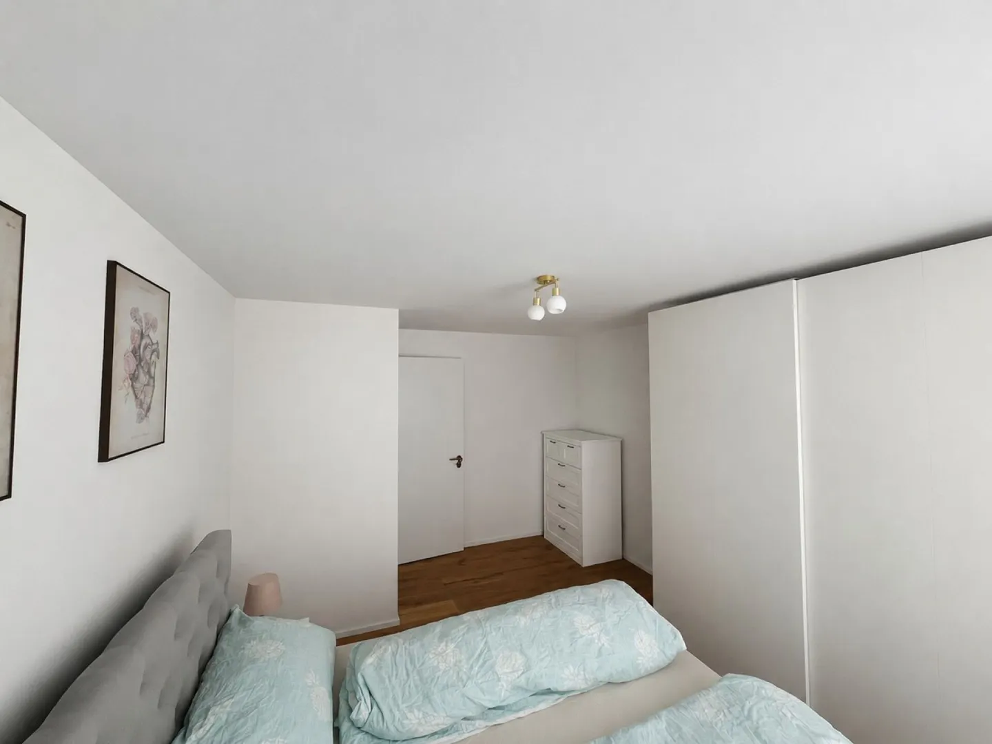 Modern 2.5-room apartment with spacious balcony and evening sun - Photo 6 of 9