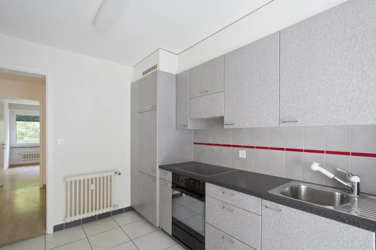 Accogliente appartamento di 3 stanze con lavatrice-asciugatrice privata - Foto 3 di 7