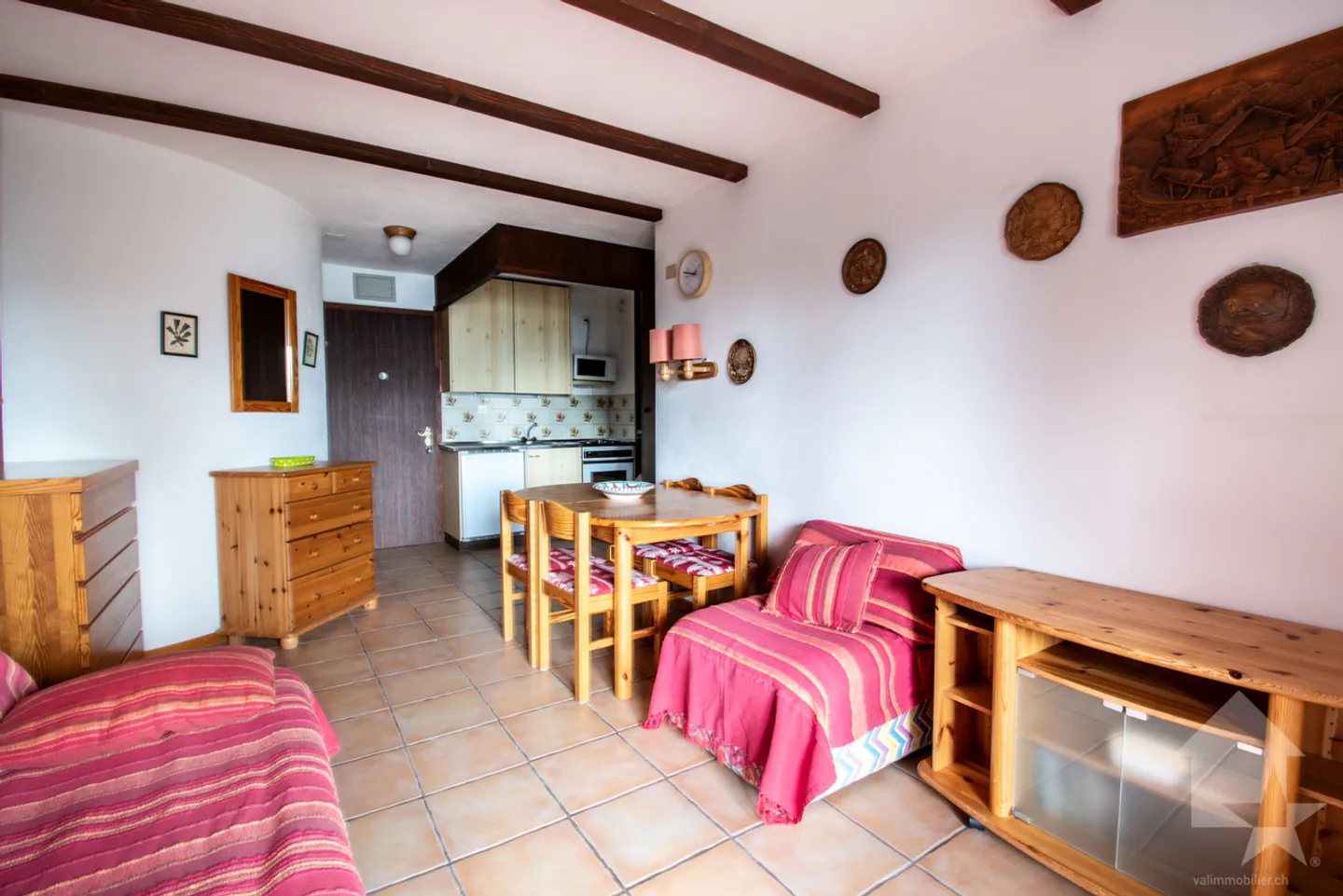 Appartement Charmant avec Vue Montagne - Photo 2 sur 11