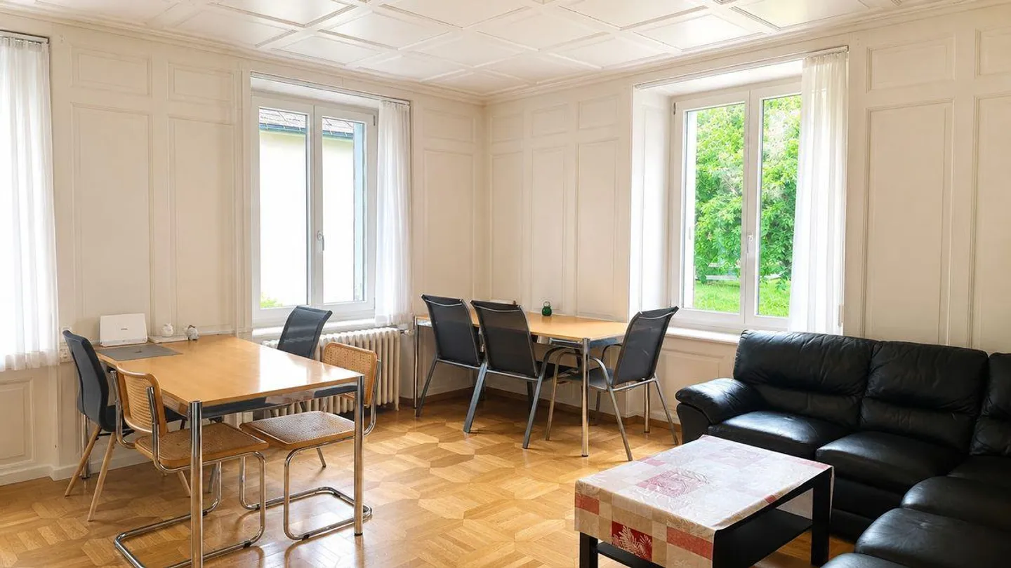 Detached single-family house with spacious garden in Luchsingen - Photo 4 of 9