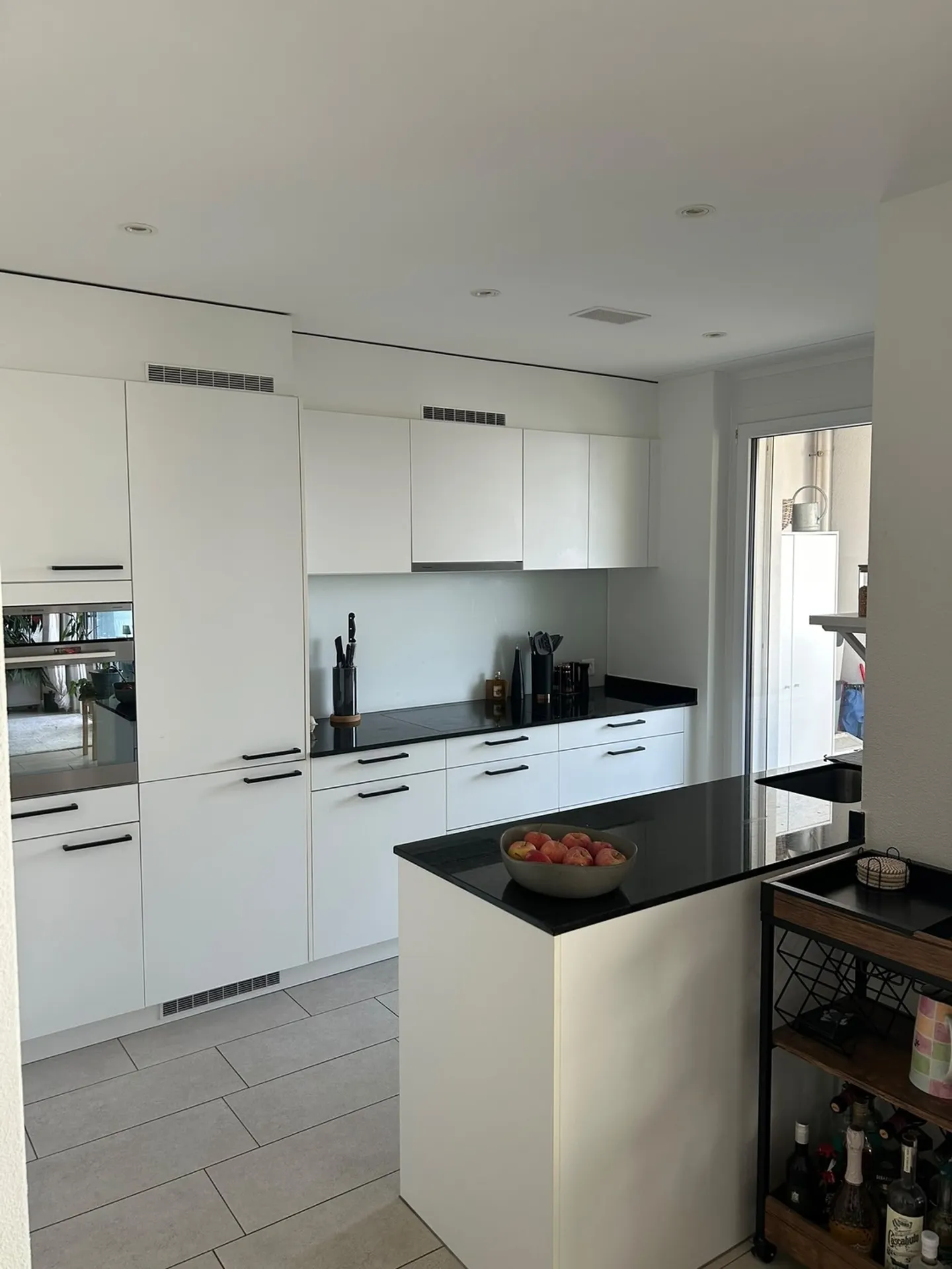 Helle Wohnung mit grossem Balkon - Foto 3 von 10