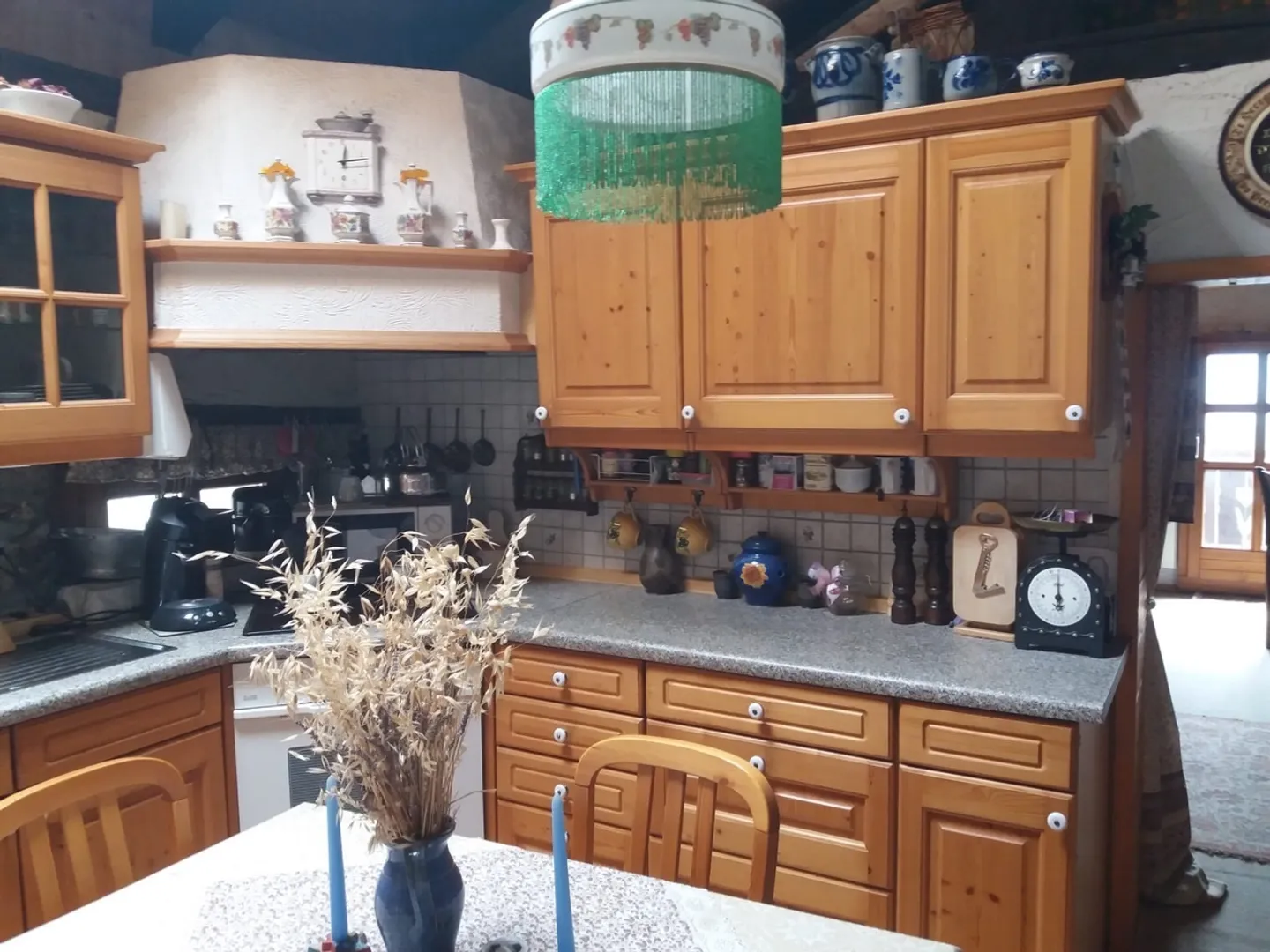 Charming 3-room apartment with rustic flair in Conthey! - Photo 3 of 17