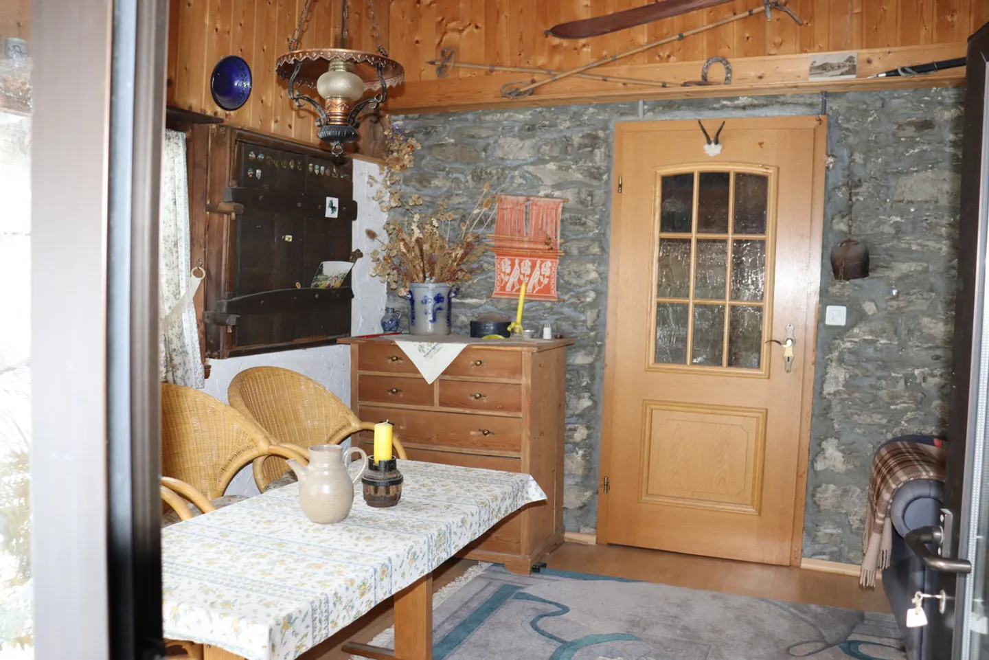 Charming 3-room apartment with rustic flair in Conthey! - Photo 4 of 17