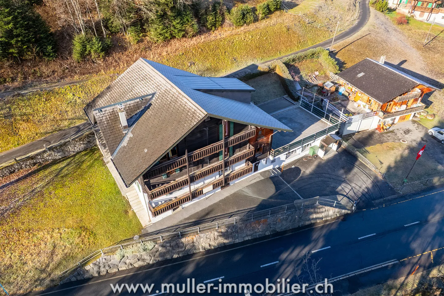 Chalet for sale - Photo 2 of 13