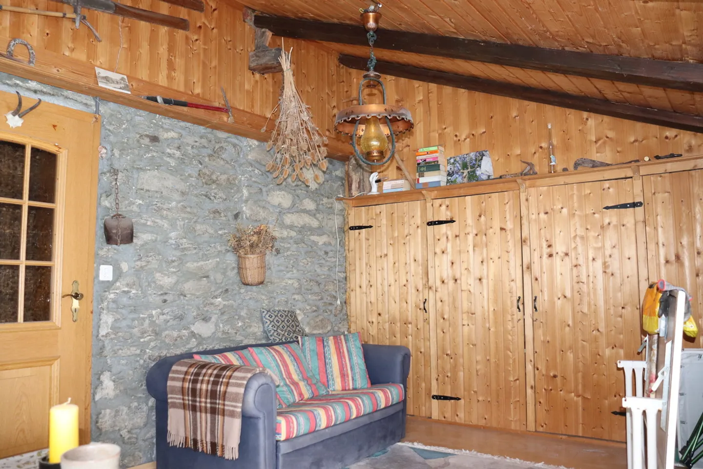 Charming 3-room apartment with rustic flair in Conthey! - Photo 5 of 17