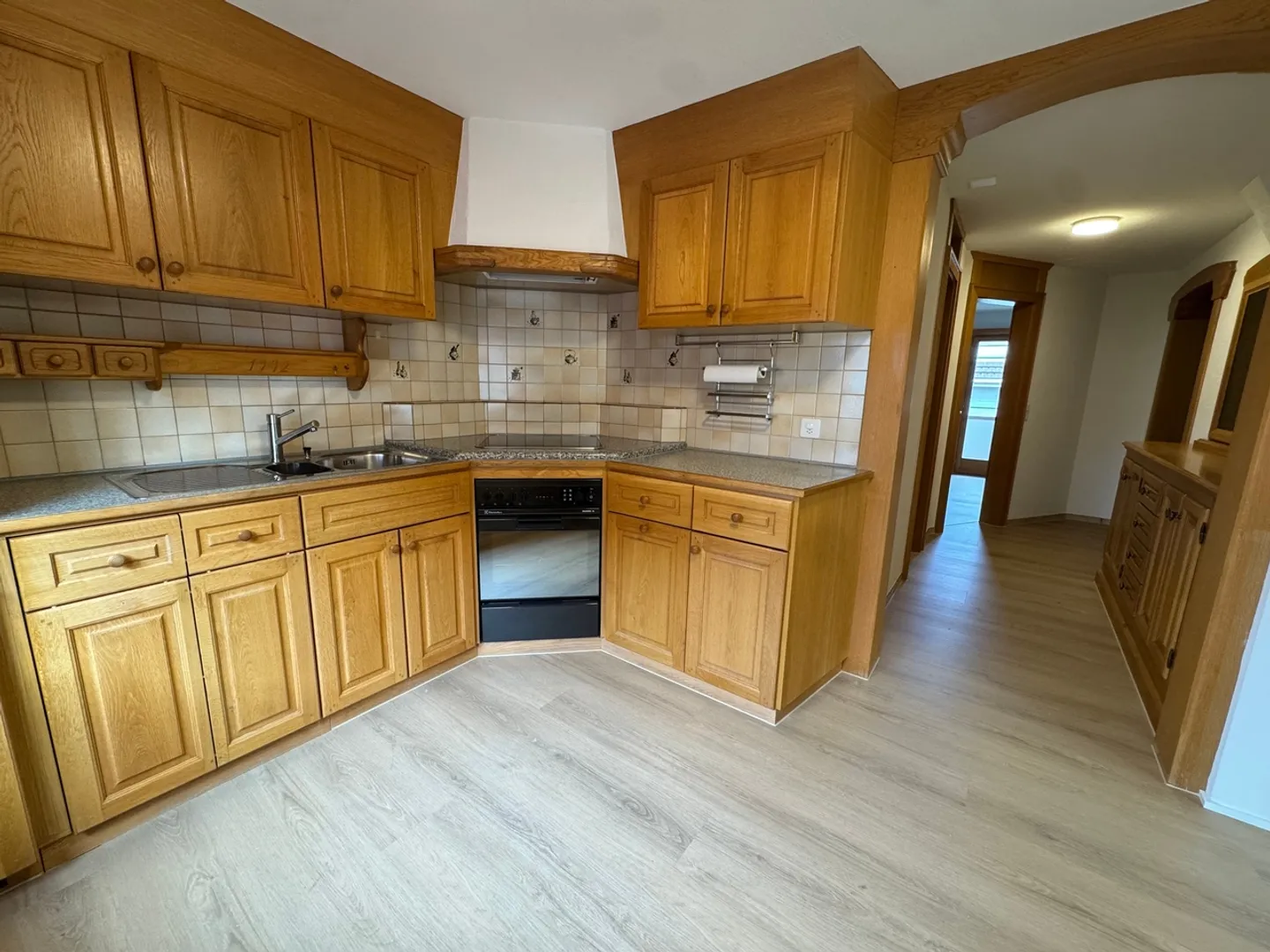 Renovated 4.5-room apartment in Einsiedeln - Photo 2 of 12