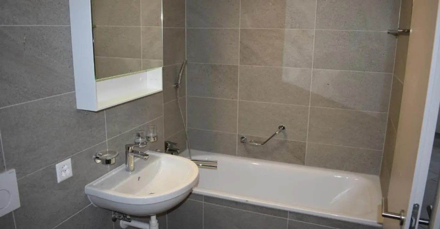 Appartement spacieux 4.5 pièces - Photo 2 sur 2