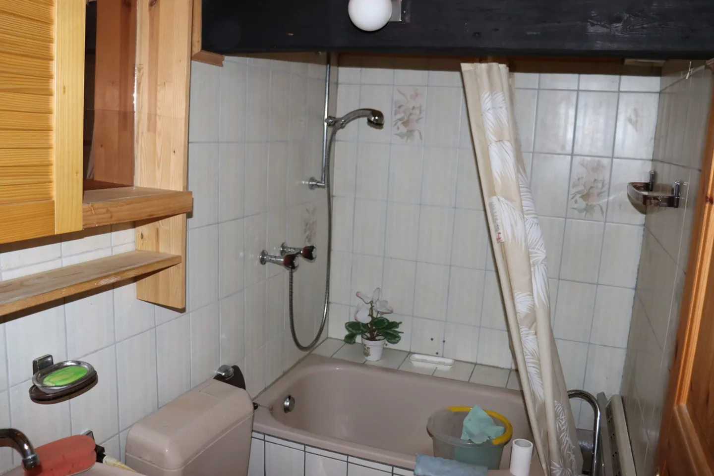 Charming 3-room apartment with rustic flair in Conthey! - Photo 13 of 17