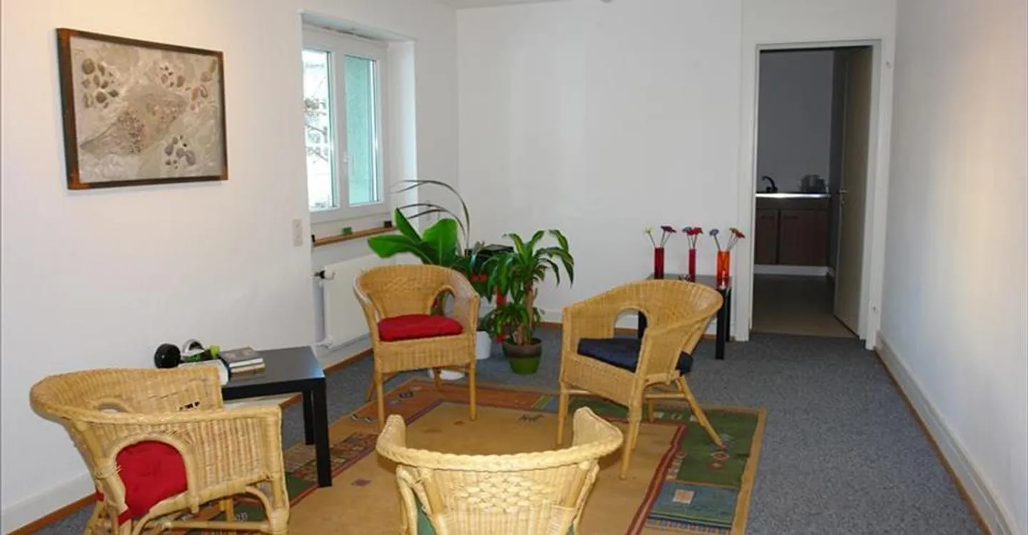 Espace de stockage / commercial à louer - Photo 2 sur 3