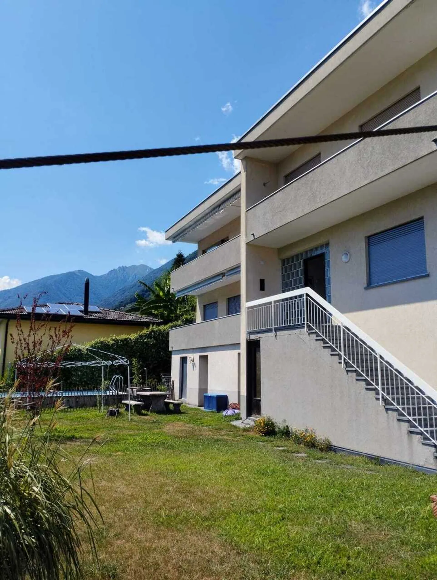 GORDOLA - Vendiamo un grande appartamento con piscina - Foto 7 di 26