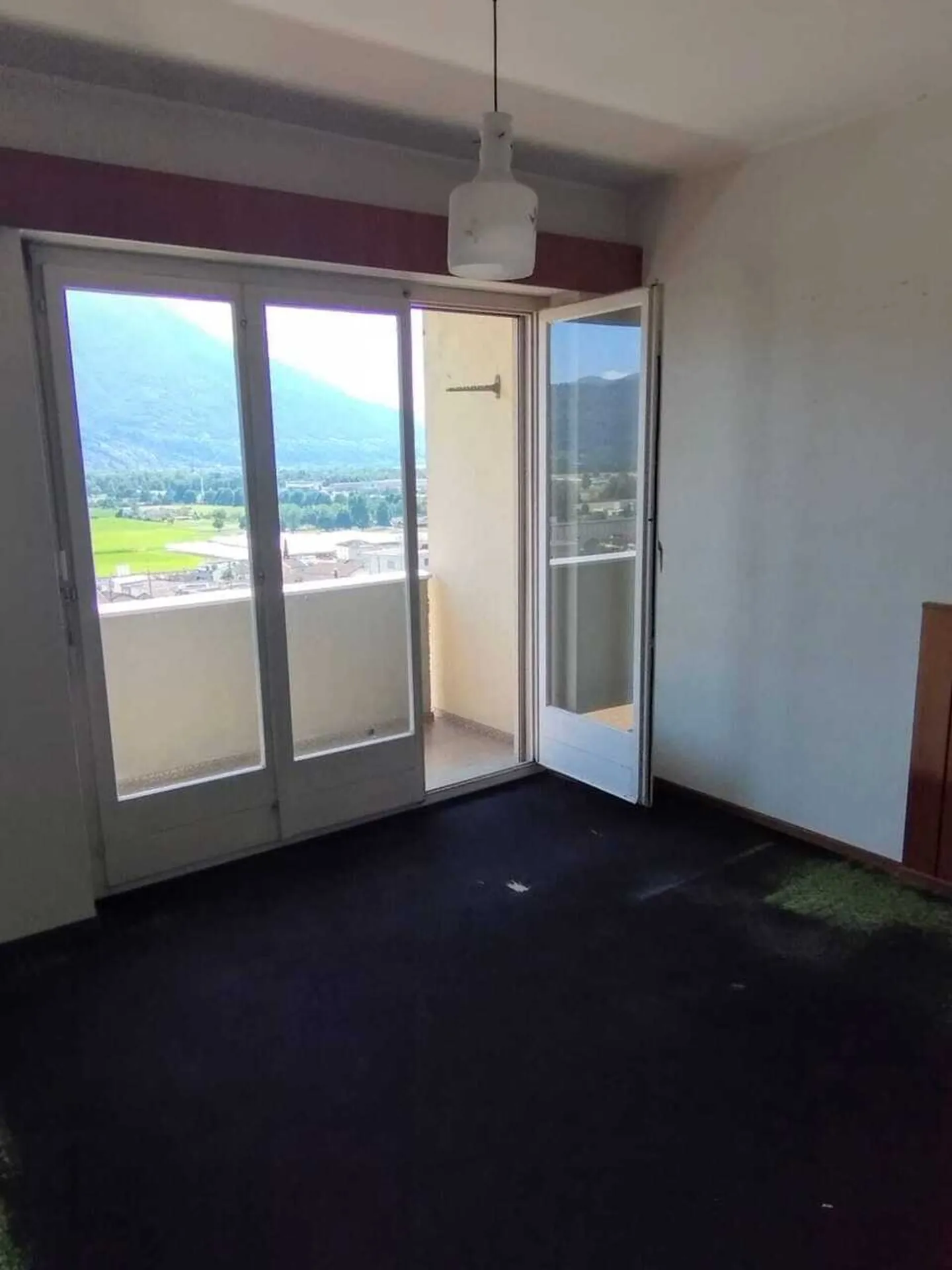 GORDOLA - Vendiamo un grande appartamento con piscina - Foto 15 di 26