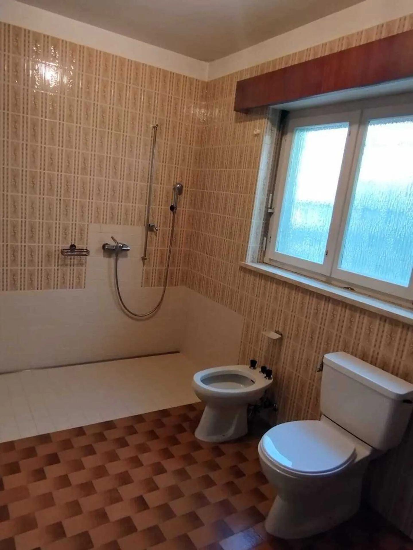 GORDOLA - Vendiamo un grande appartamento con piscina - Foto 18 di 26