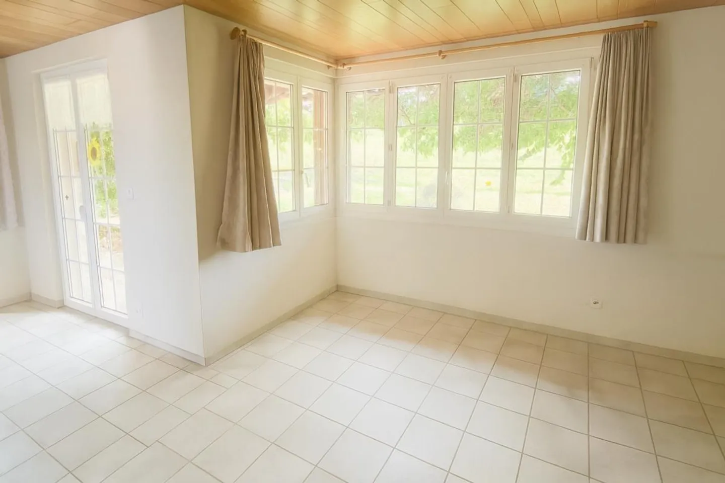 Living with a view of greenery - Photo 3 of 17