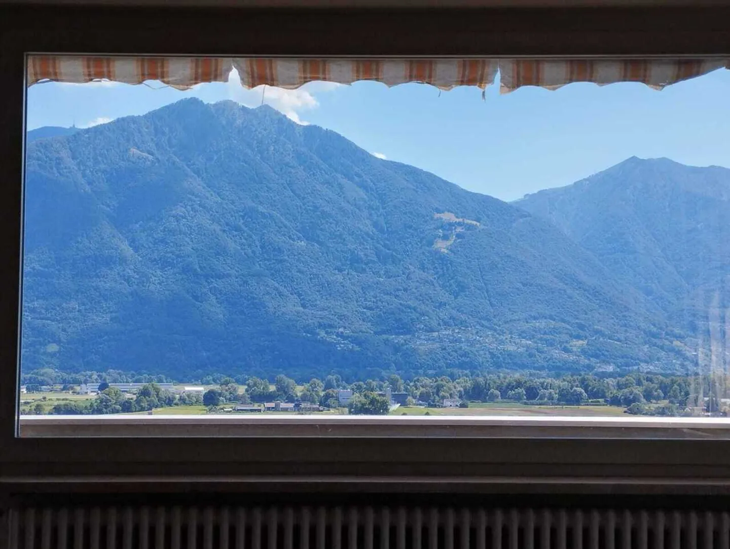 GORDOLA - Vendiamo un grande appartamento con piscina - Foto 21 di 26