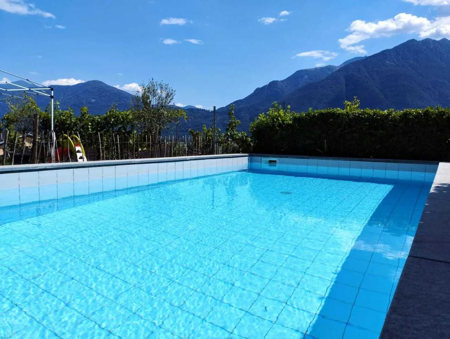 GORDOLA - Vendiamo un grande appartamento con piscina - Foto 25 di 26