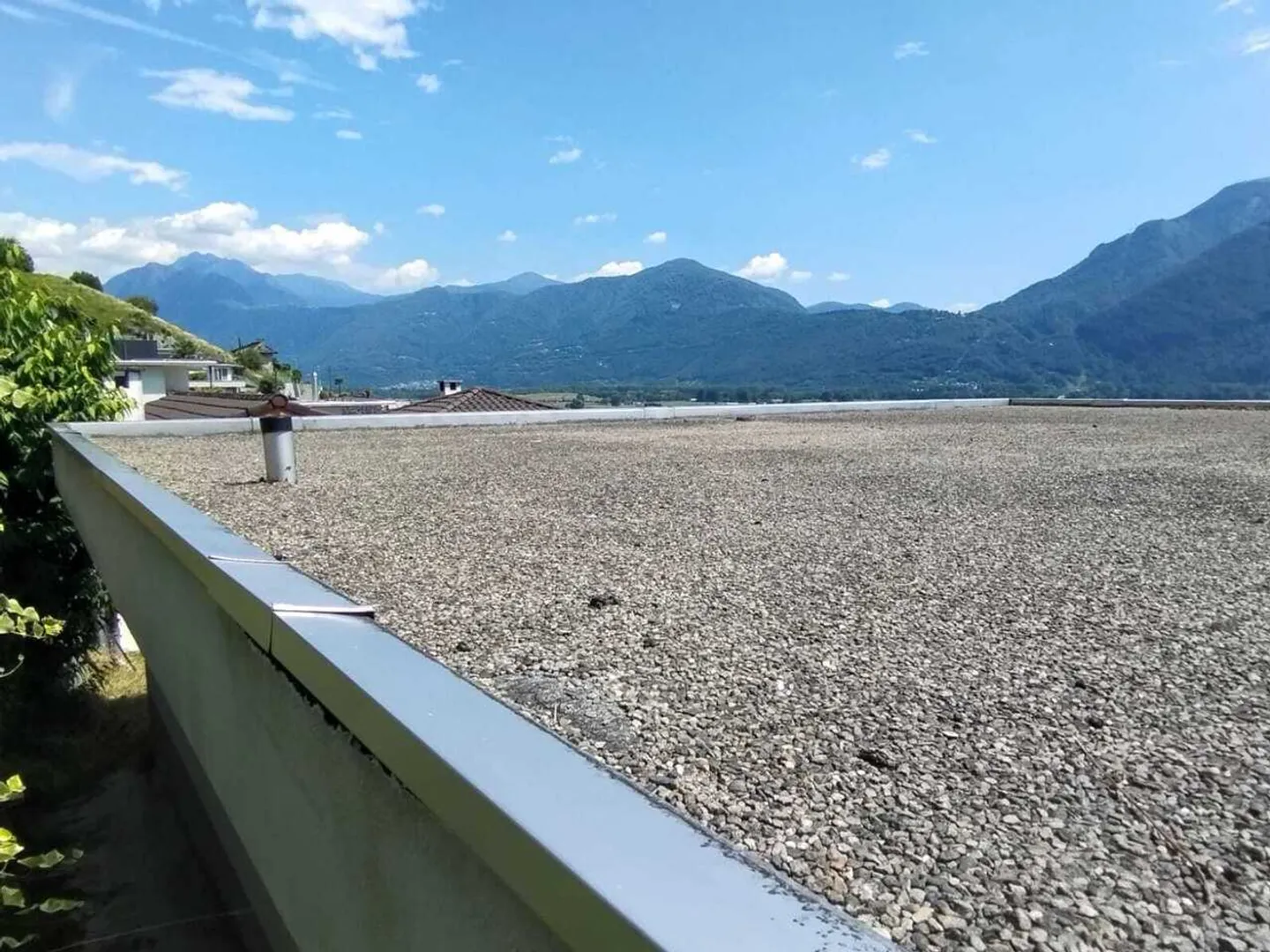 GORDOLA - Vendiamo un grande appartamento con piscina - Foto 24 di 26