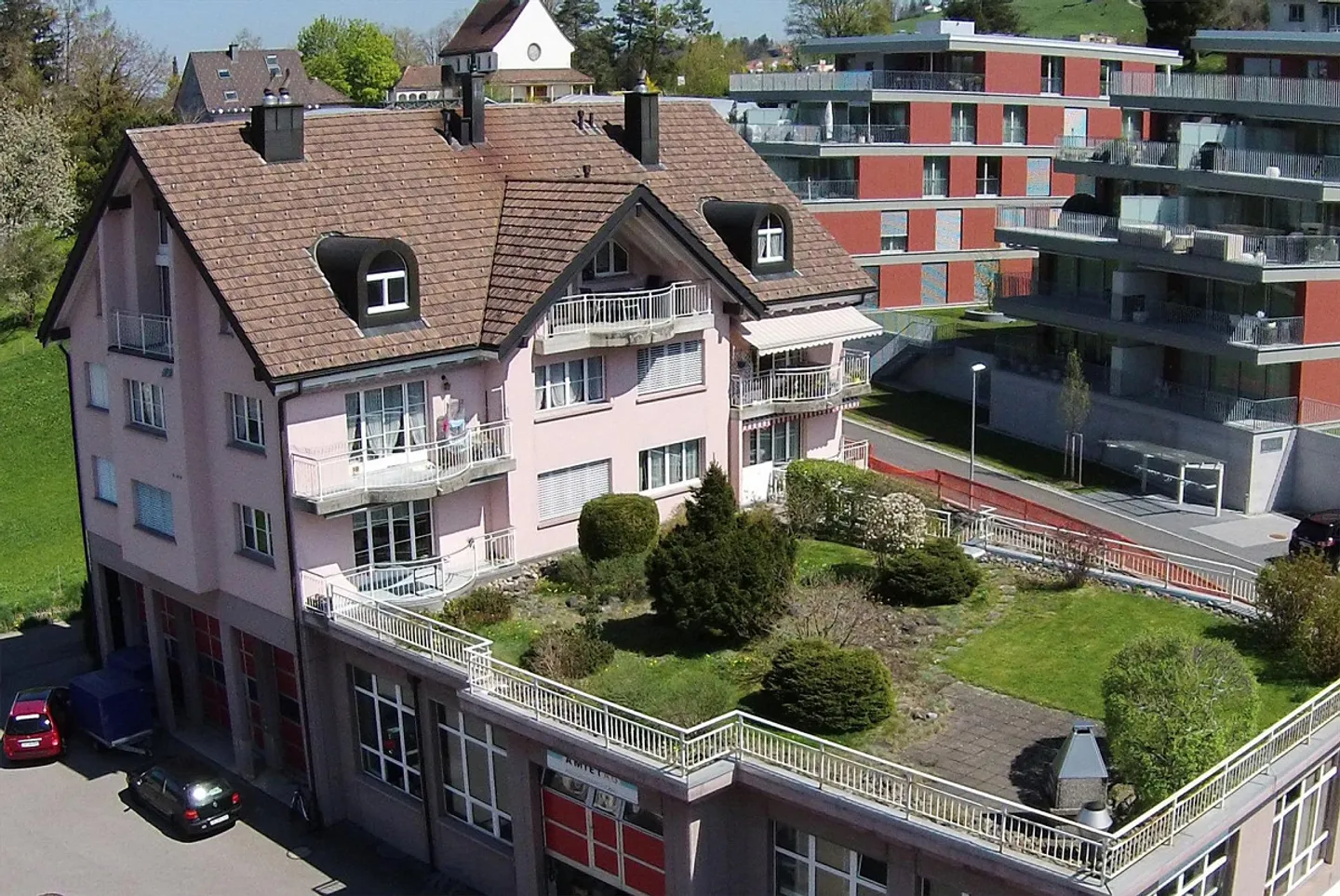 Appartamento moderno di 4,5 stanze, vicino al centro con vista - Foto 1 di 12