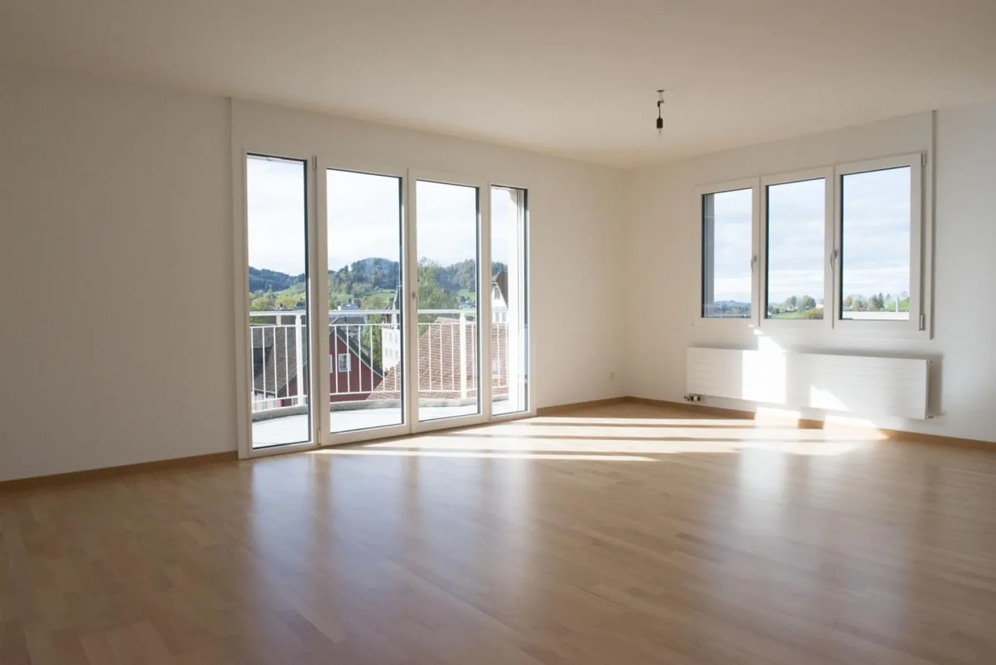 Appartamento moderno di 4,5 stanze, vicino al centro con vista - Foto 2 di 12