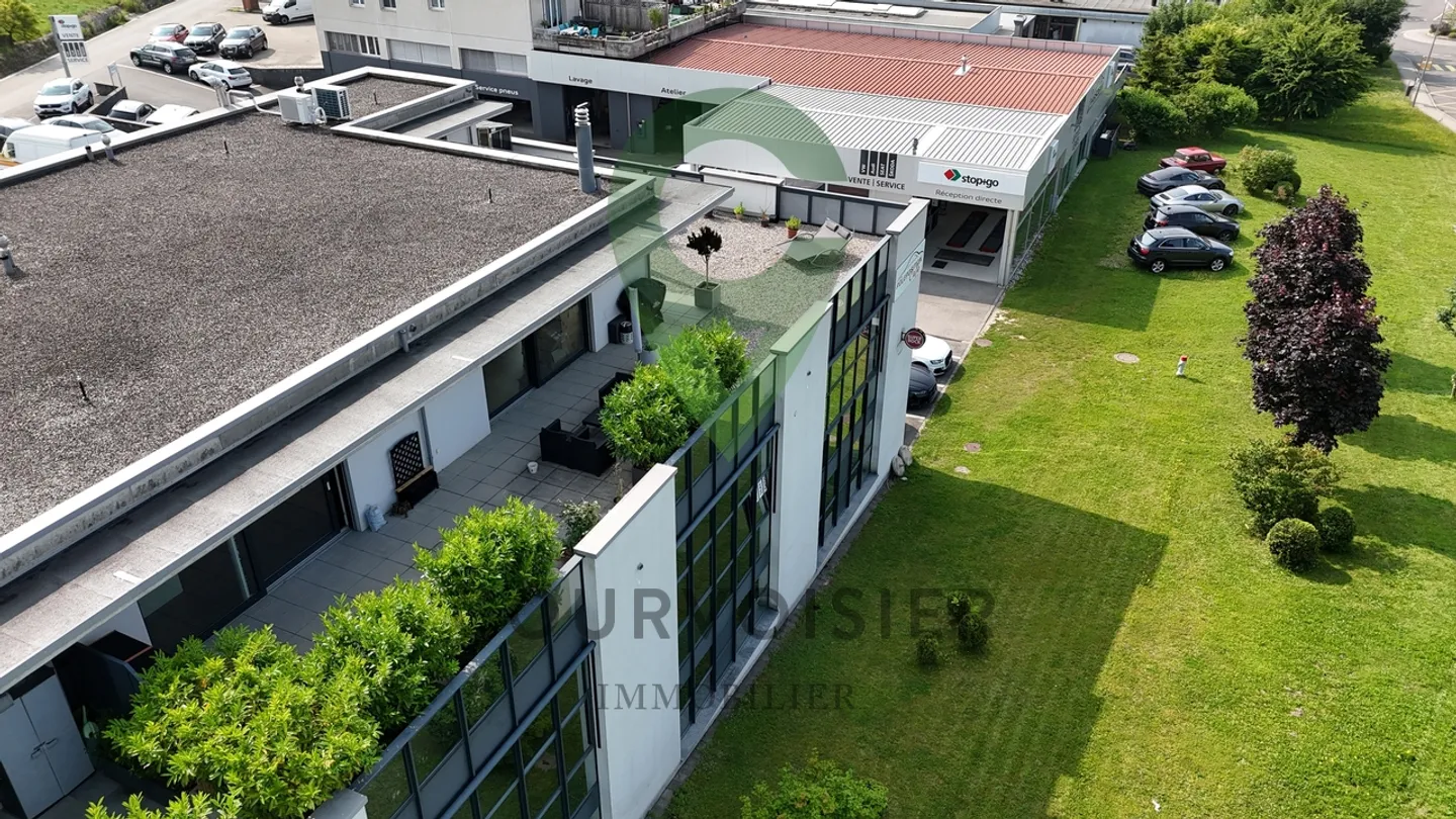 SPACIOUS PENTHOUSE WITH LARGE TERRACE WITH LAKE AND ALPS VIEW - Photo 3 of 15