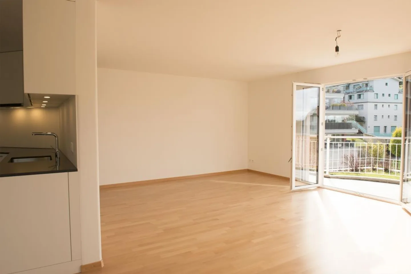Appartamento moderno di 4,5 stanze, vicino al centro con vista - Foto 3 di 12