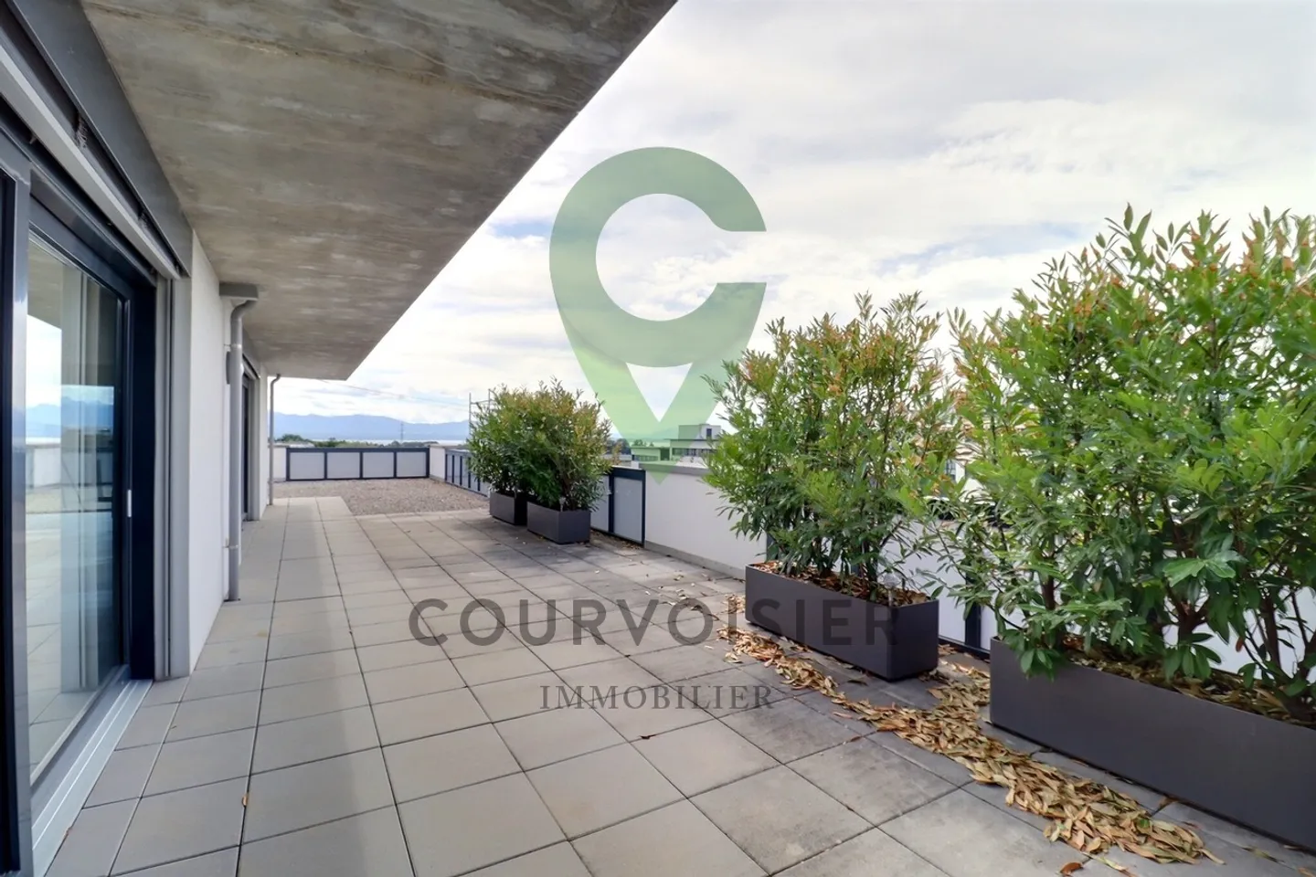 SPACIOUS PENTHOUSE WITH LARGE TERRACE WITH LAKE AND ALPS VIEW - Photo 14 of 15
