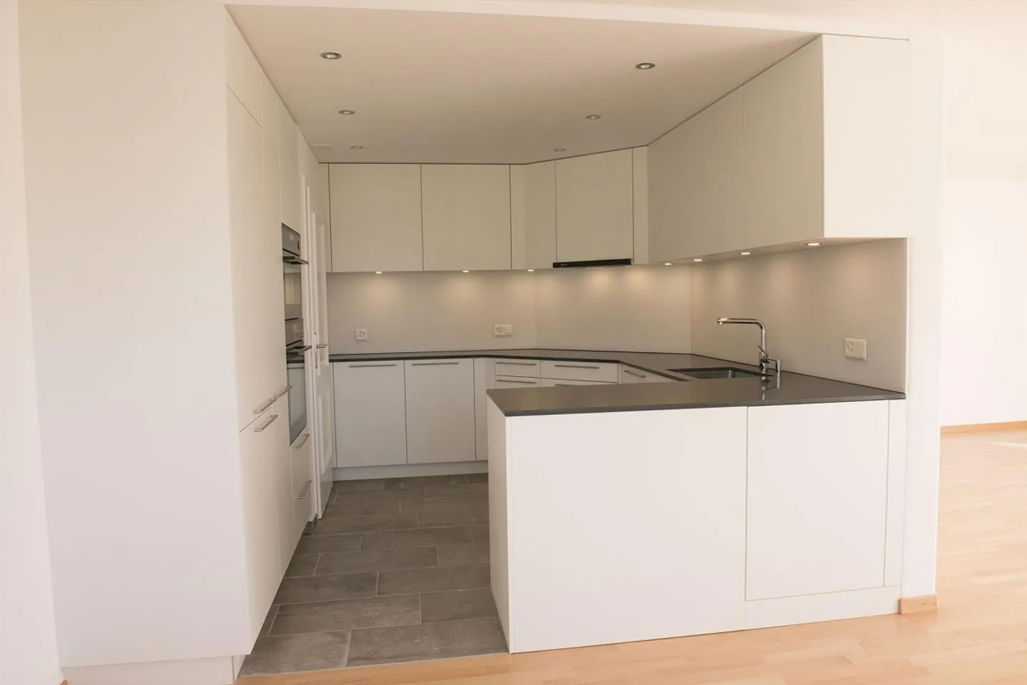 Appartamento moderno di 4,5 stanze, vicino al centro con vista - Foto 5 di 12