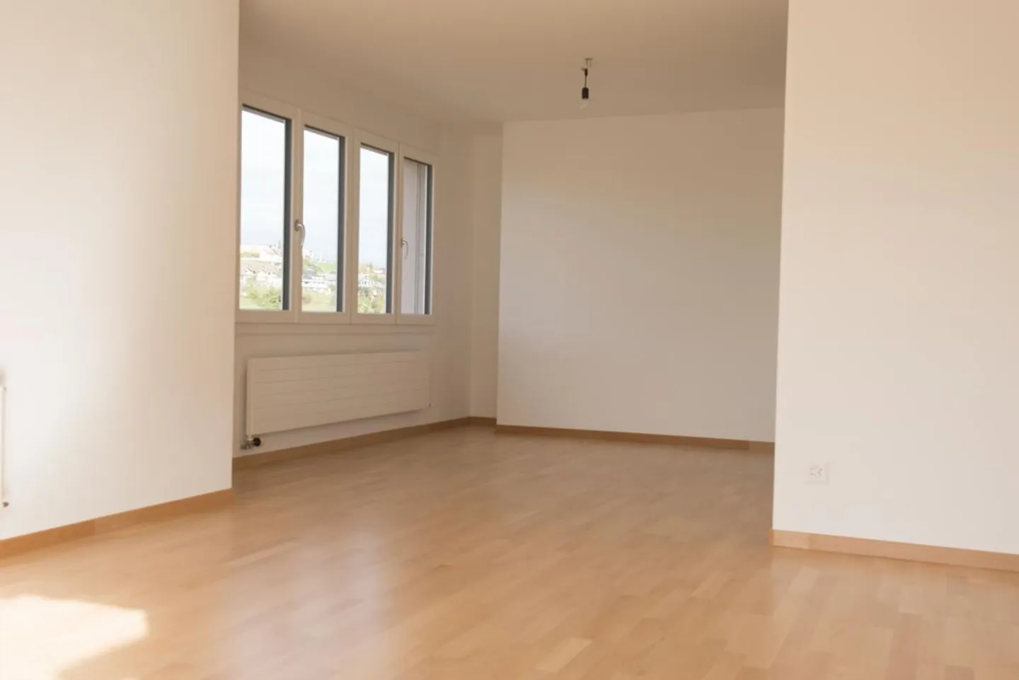 Appartamento moderno di 4,5 stanze, vicino al centro con vista - Foto 4 di 12