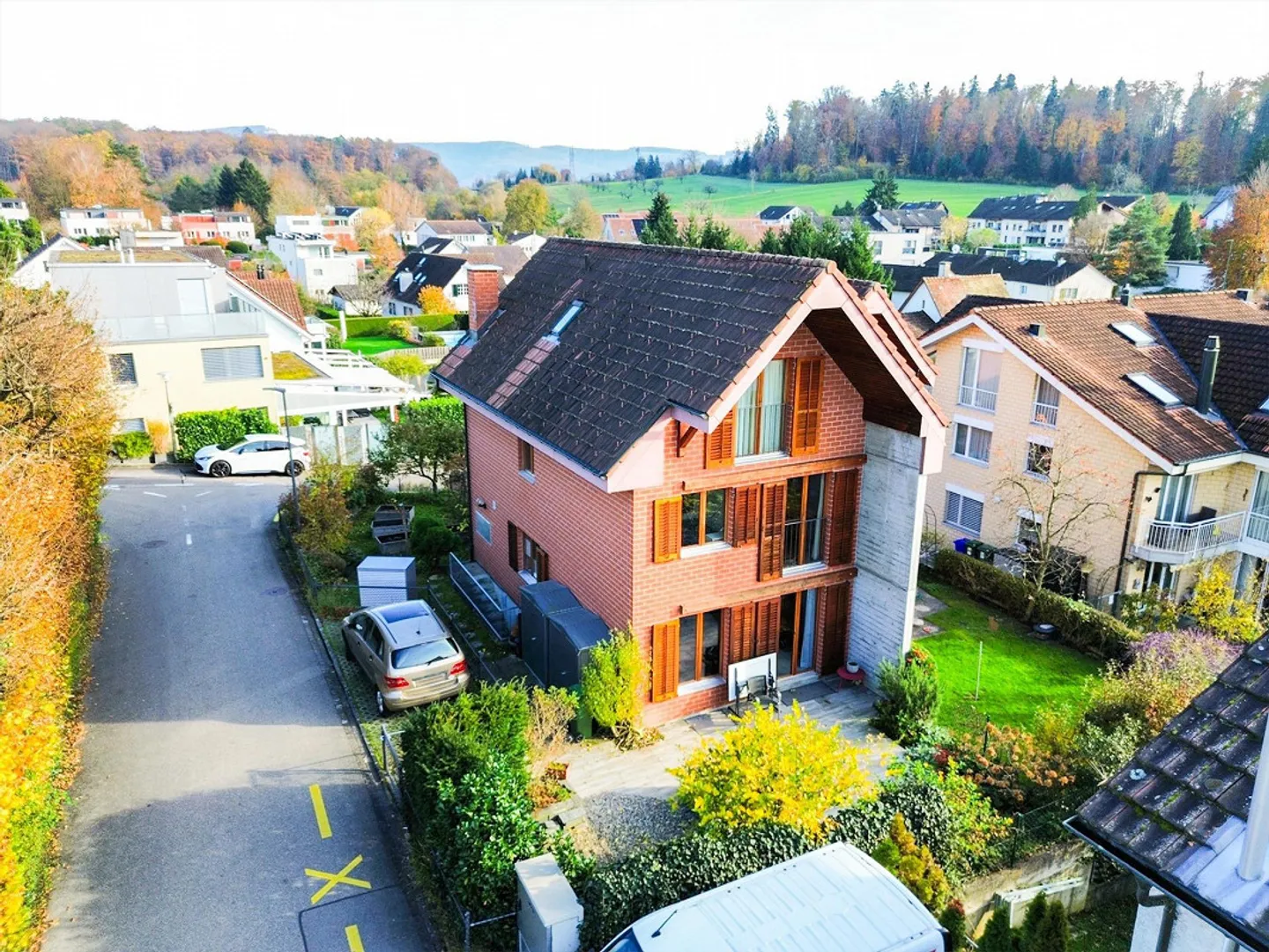 6.5-Zimmer Doppelhaushälfte in zentraler Lage von Therwil - Foto 1 von 19