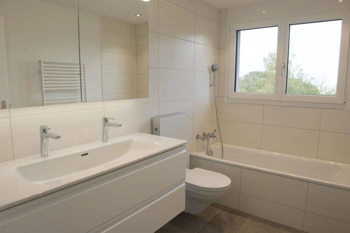 Appartamento moderno di 4,5 stanze, vicino al centro con vista - Foto 9 di 12