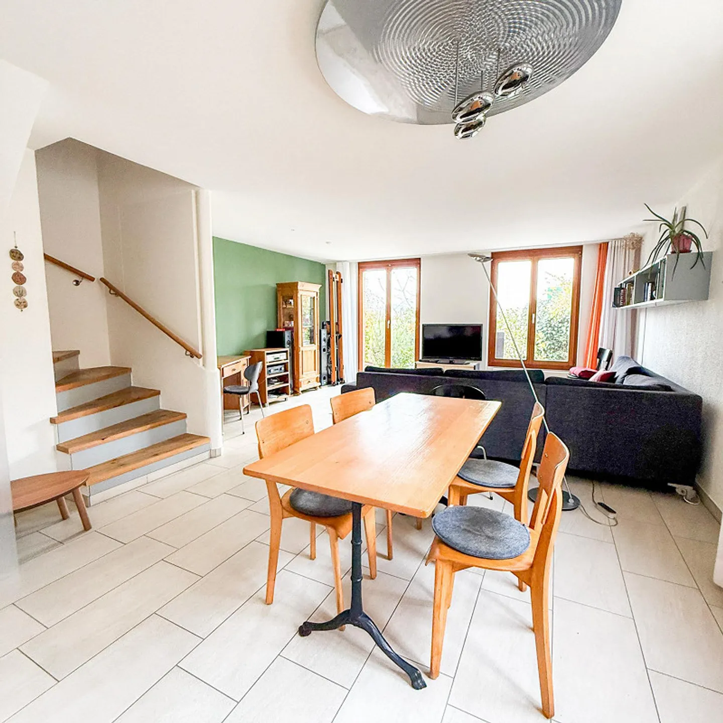 6.5-Zimmer Doppelhaushälfte in zentraler Lage von Therwil - Foto 2 von 19