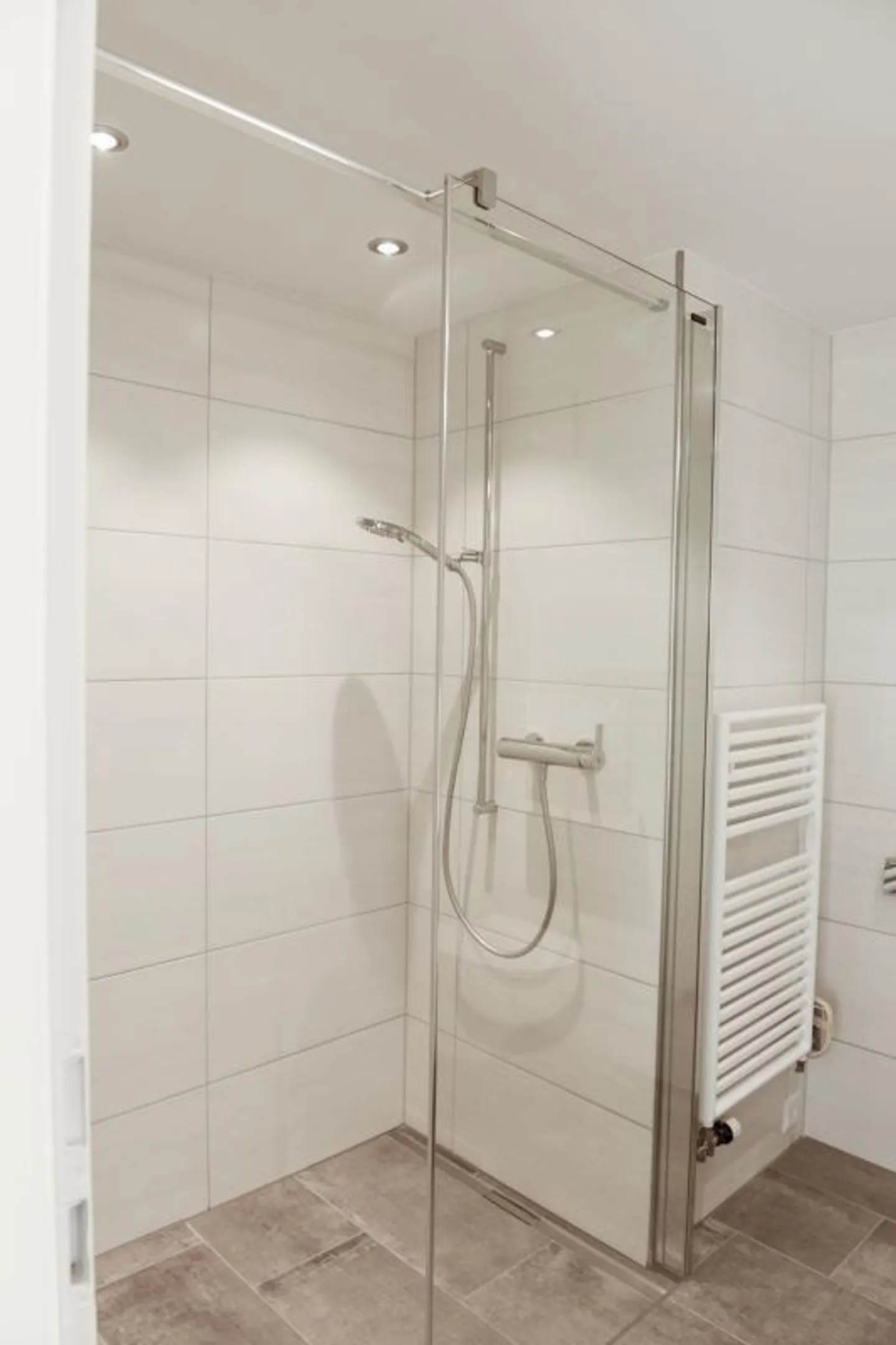 Appartamento moderno di 4,5 stanze, vicino al centro con vista - Foto 10 di 12