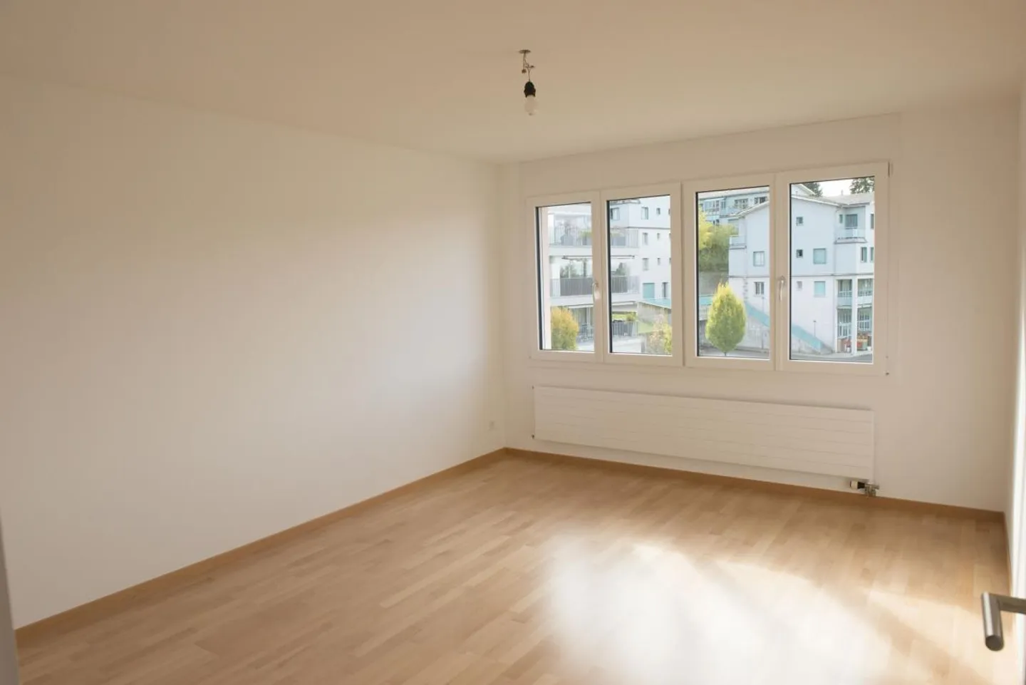 Appartamento moderno di 4,5 stanze, vicino al centro con vista - Foto 8 di 12